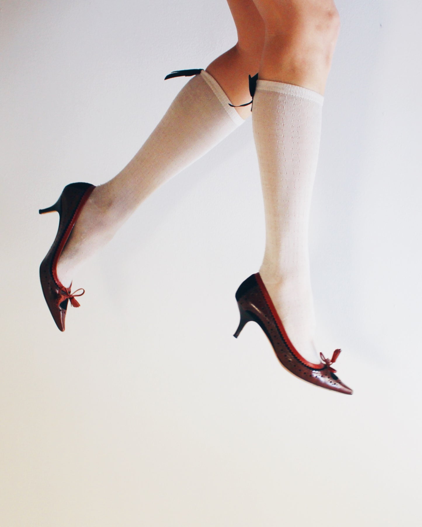 Vintage Bettye Muller Brown and Tan Leather Pointed‑Toe Kitten Heels – Academic Bookish Office Chic