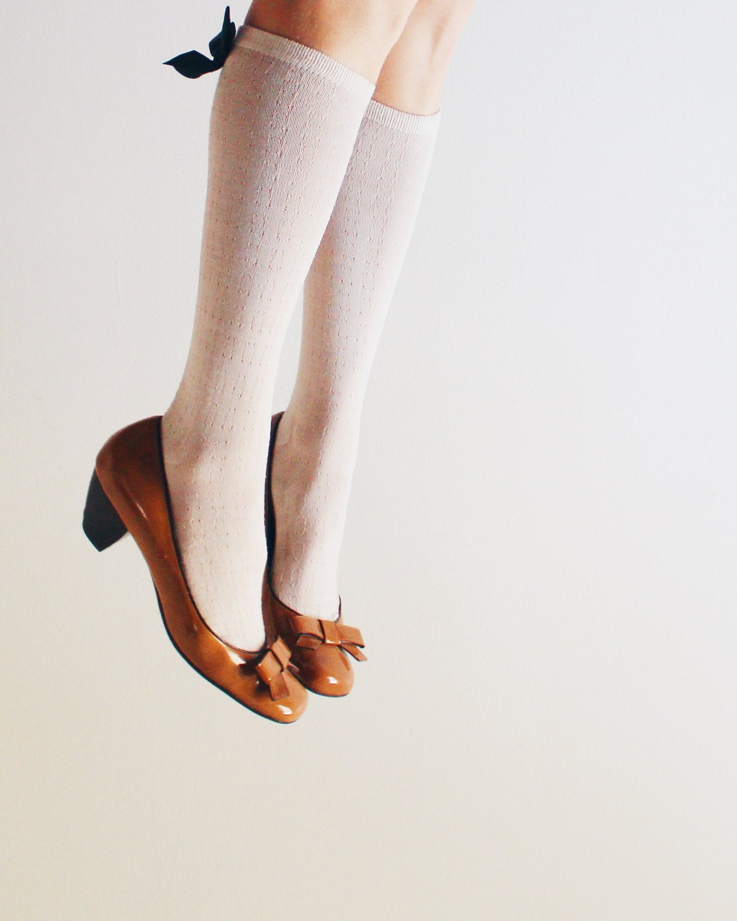 Vintage Franco Sarto Tan Leather Kitten Heels — 90s Bow Detail • Scholarly Coquette Pumps