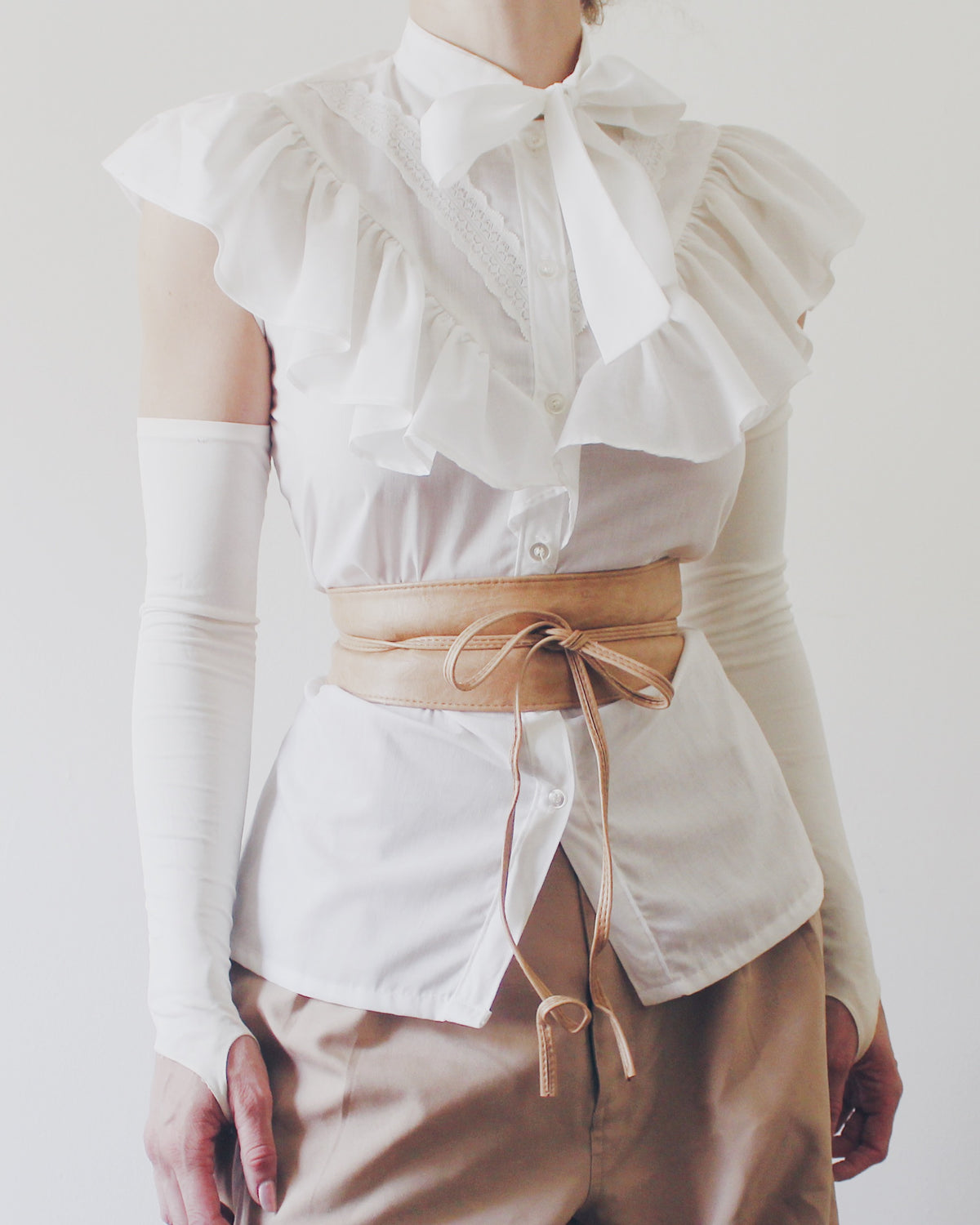 Vintage Victorian Style White Cotton Blouse Medium | 1970s-80s Bow Tie Collar Ruffle Top | Cottagecore Romantic Sleeveless top