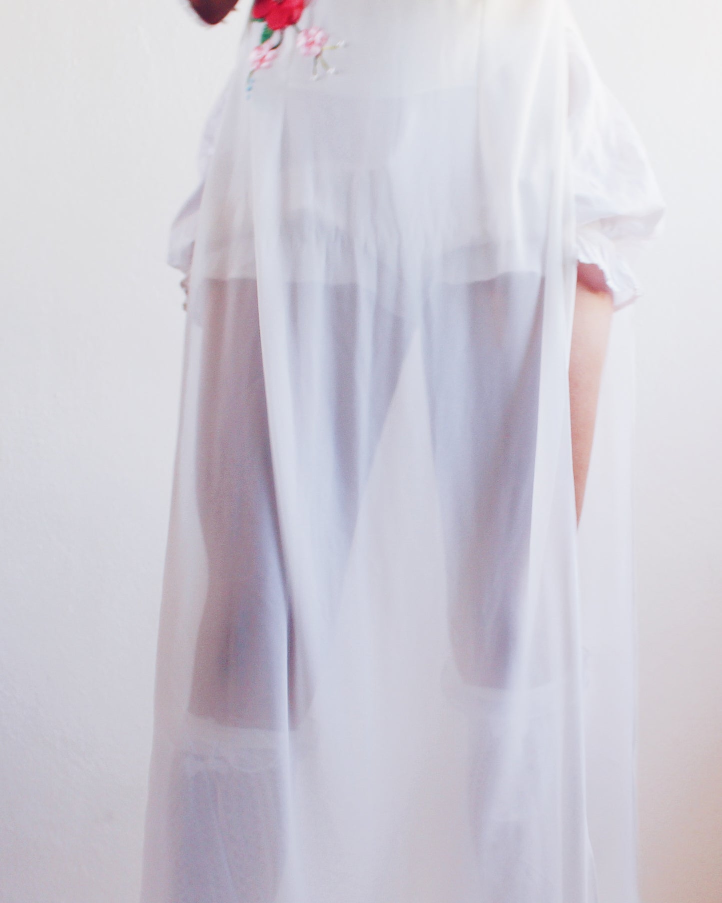 White Floral Appliqué Áo Dài Top – Spring Layering Tunic with Pink Blossoms