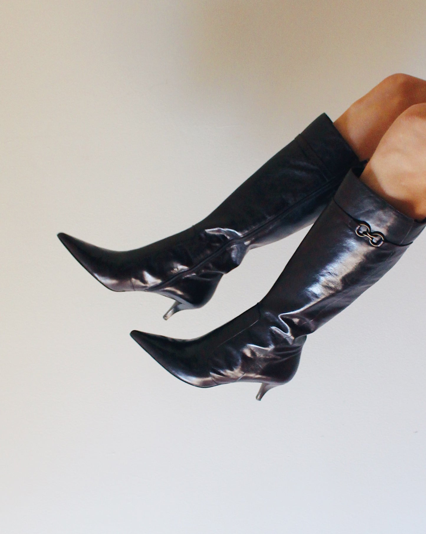 Vintage Bandolino Brown Leather Kitten Heel Boots – Y2K Pointed Toe Calf Boots, Sleek Minimalist Fall/Winter Footwear