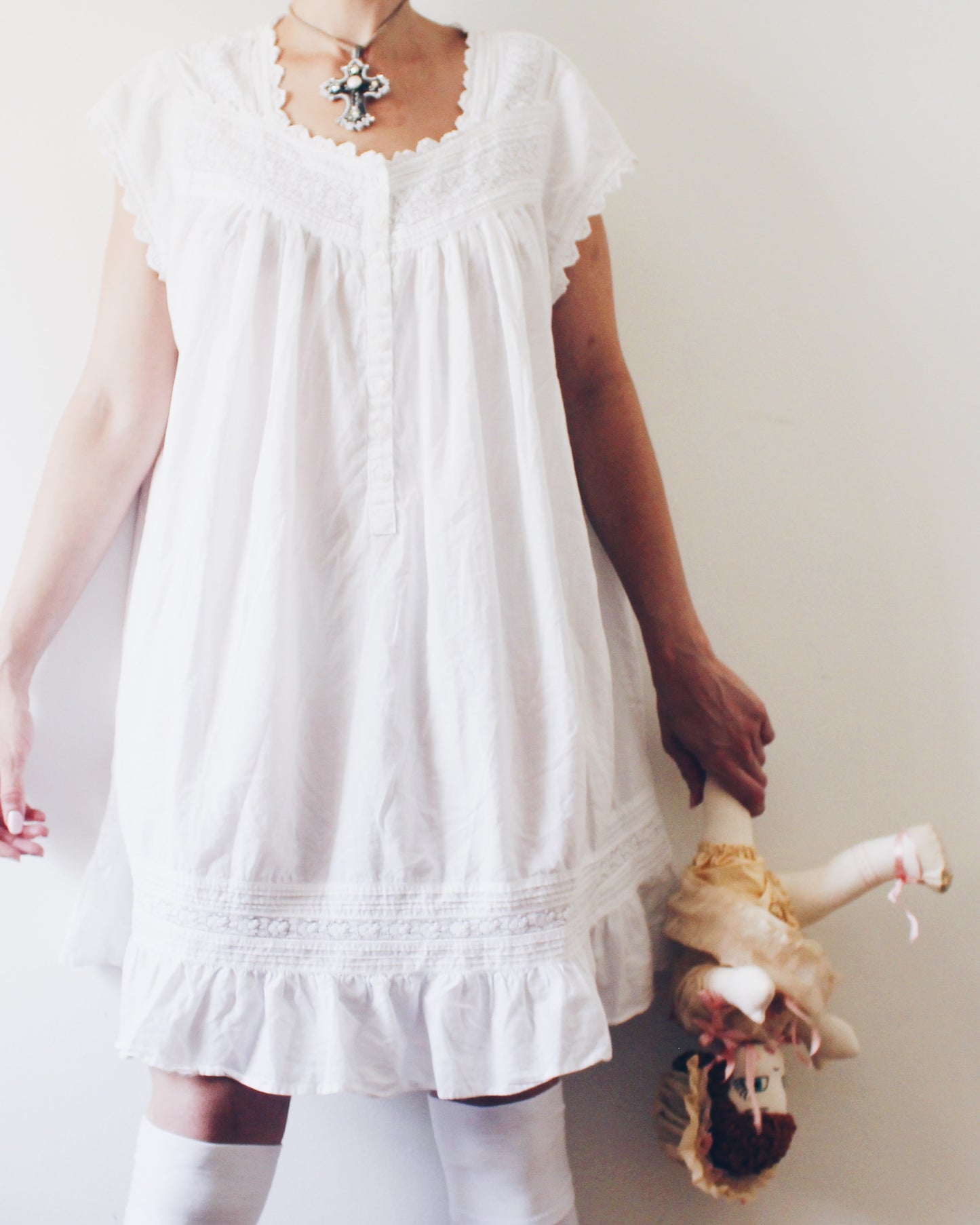 Eileen West White Cotton Babydoll Nightgown Large | Victorian Boho Cottagecore Slip Dress | Heart Button Floral Embroidered Ruffle Hem