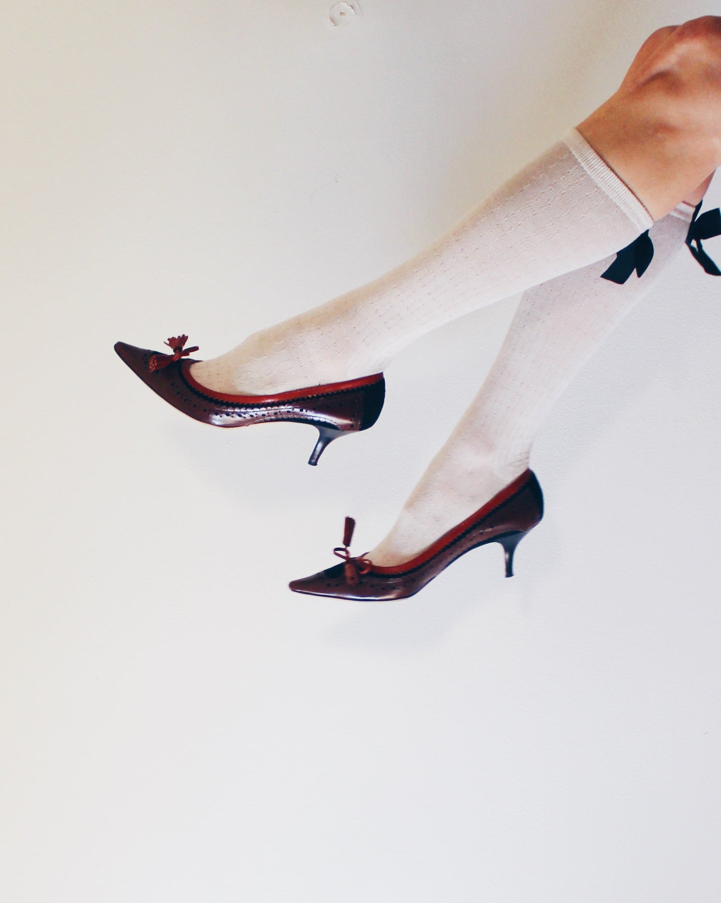 Vintage Bettye Muller Brown and Tan Leather Pointed‑Toe Kitten Heels – Academic Bookish Office Chic