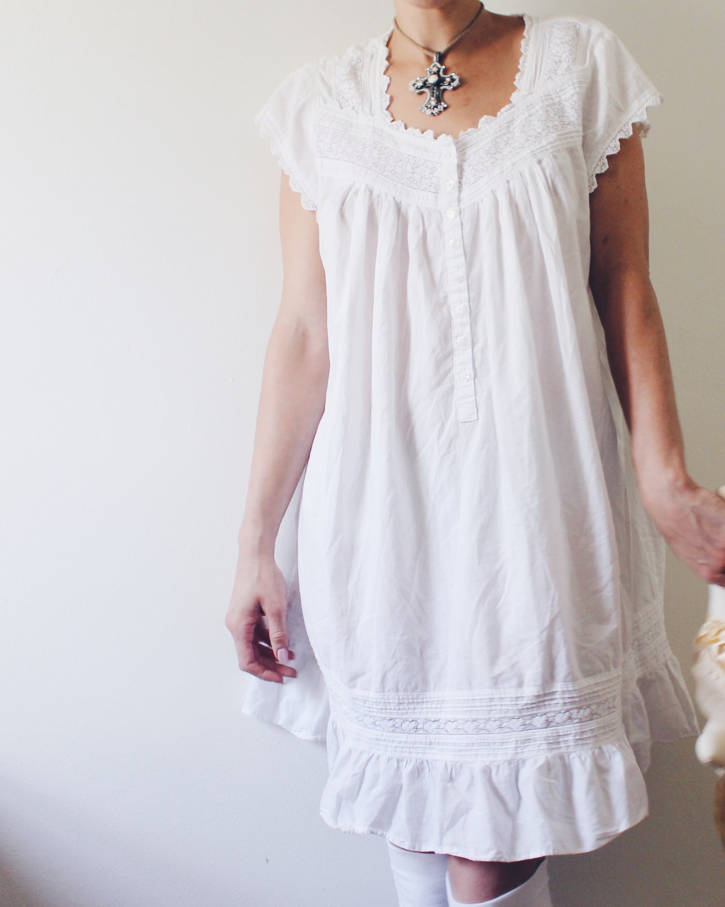 Eileen West White Cotton Babydoll Nightgown Large | Victorian Boho Cottagecore Slip Dress | Heart Button Floral Embroidered Ruffle Hem