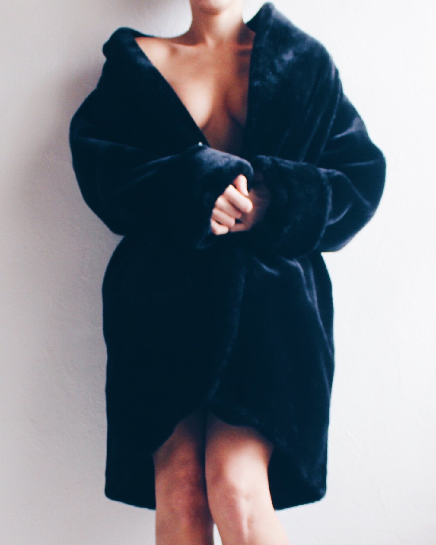 Vintage Glamour Redux: Black Faux Fur Coat for Your Retro-Chic Adventures