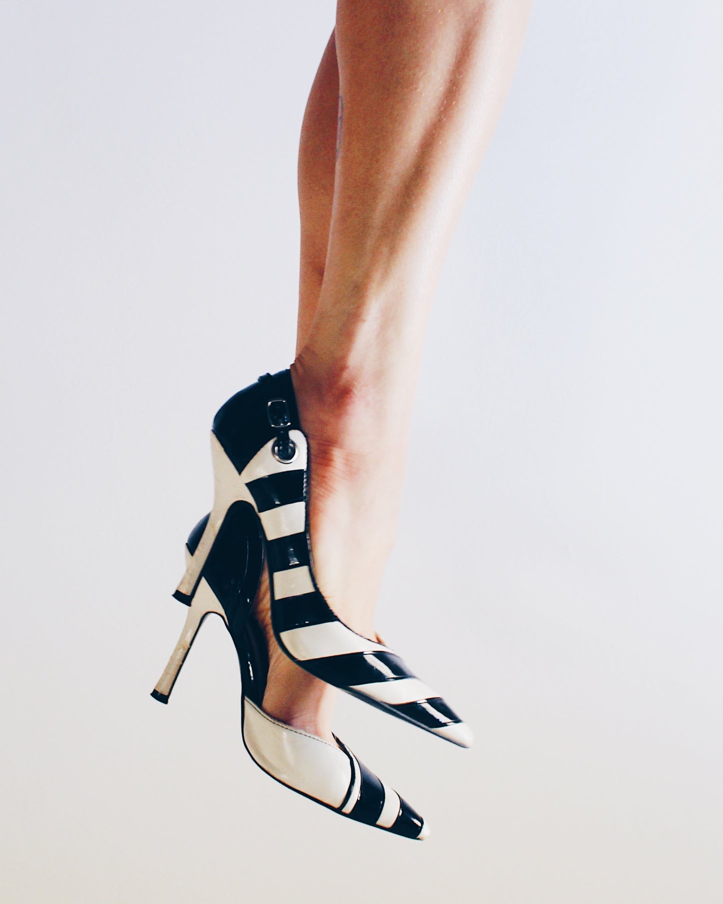 Vintage Y2K Black & White Striped Pointed‑Toe Stiletto Heels – 3″ Buckle Strap Statement Pumps