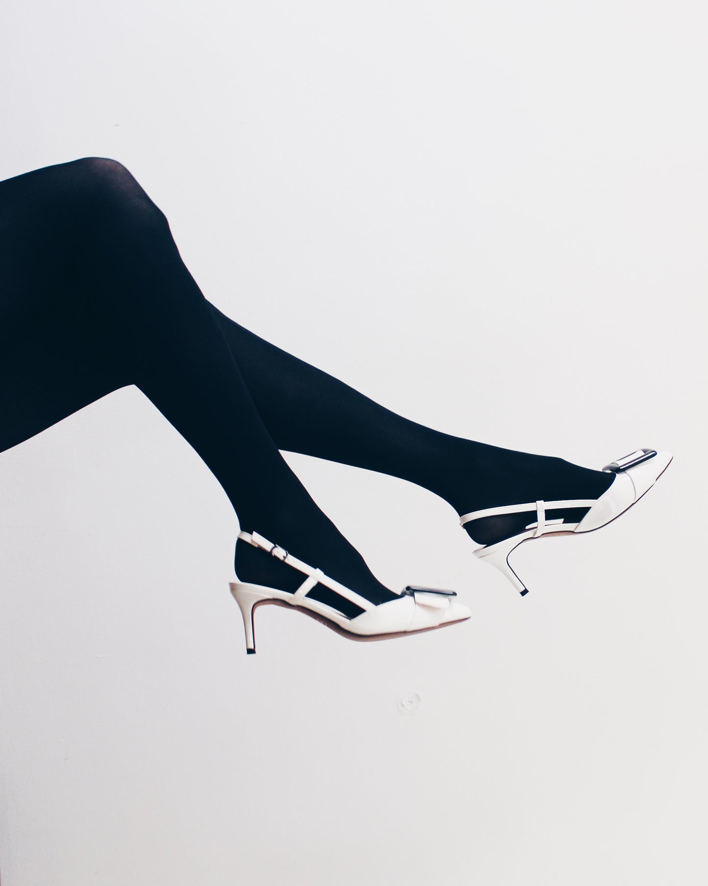 Pointed toe white kitten heal with color block black buckle