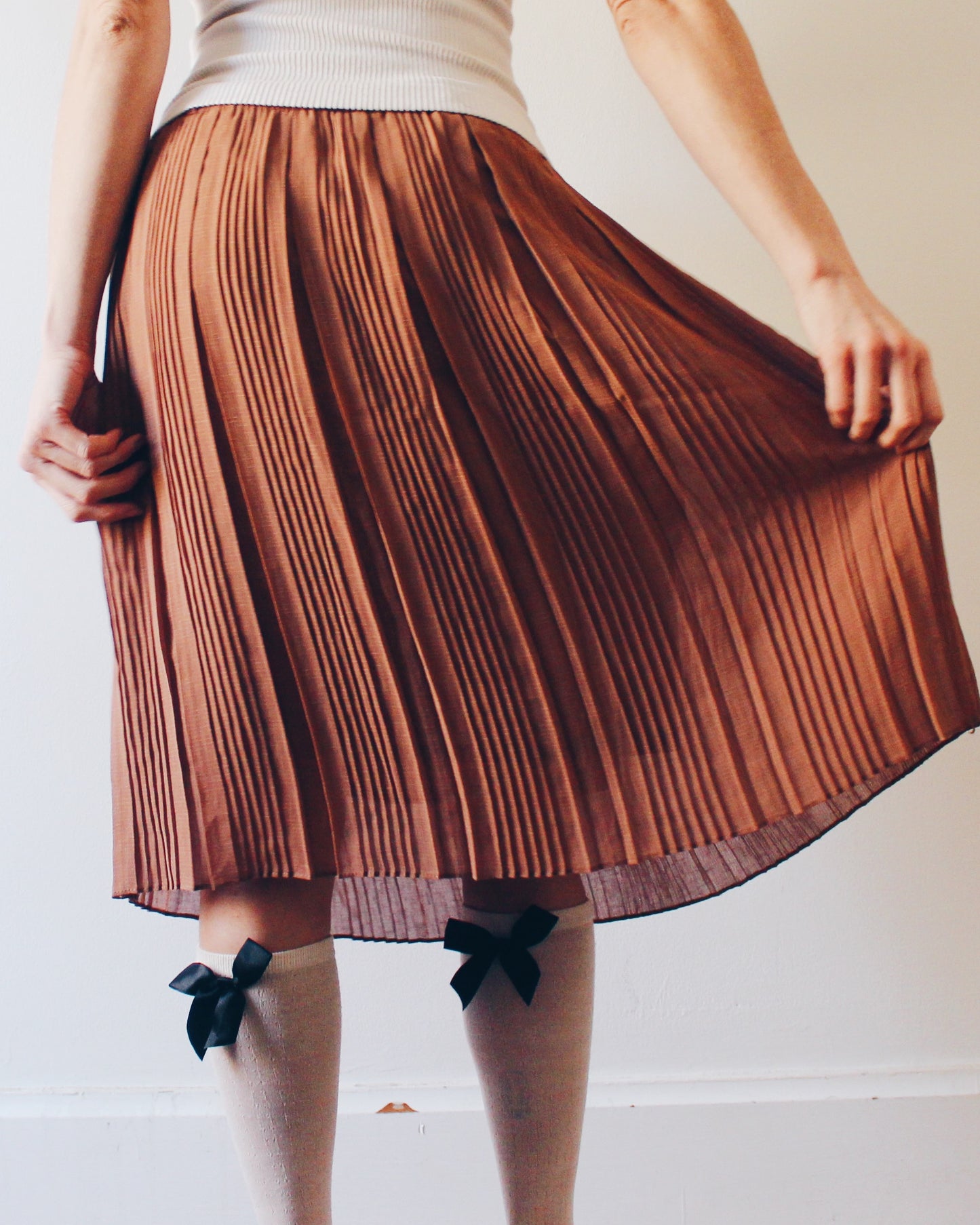 Vintage 1980s Brown Pleated Midi Skirt – Sheer Lightweight Layering Skirt, Retro Earth Tone