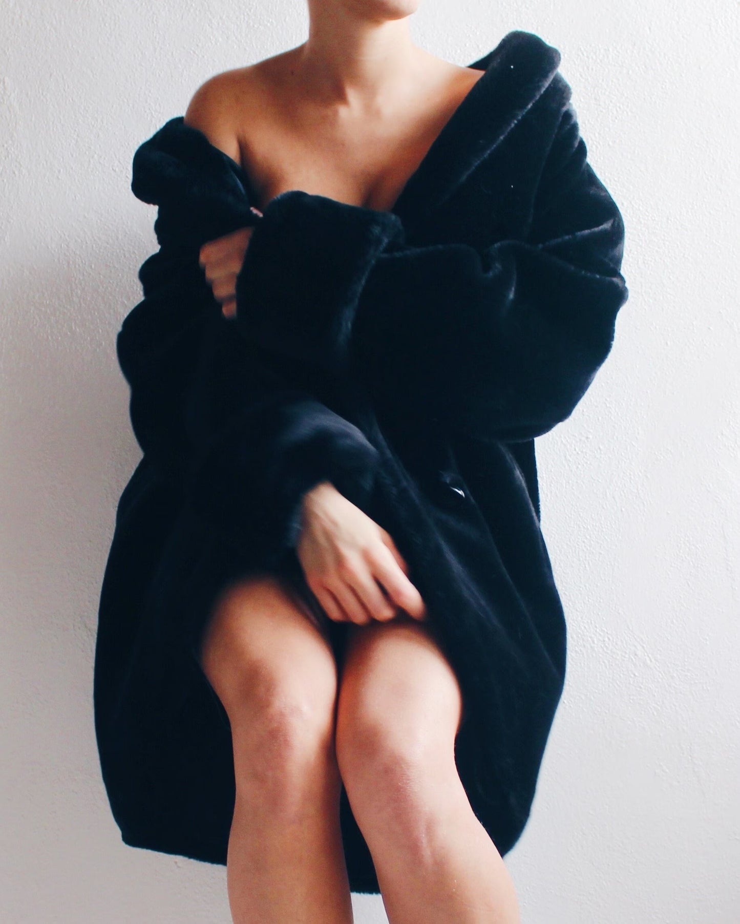 Vintage Glamour Redux: Black Faux Fur Coat for Your Retro-Chic Adventures