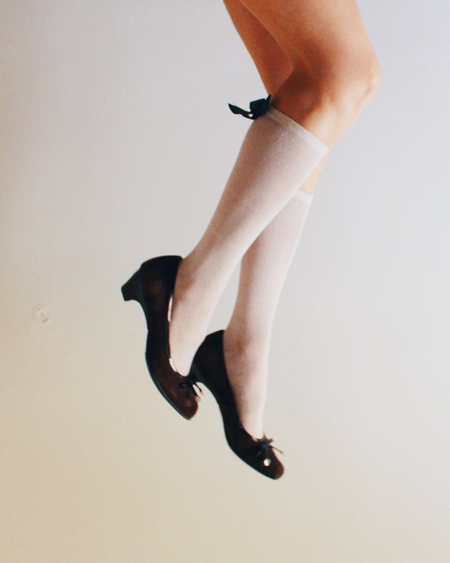 Vintage Sofft Brown Suede Kitten Heels – Y2K cute Bow Detail Scholarly Coquette Pumps