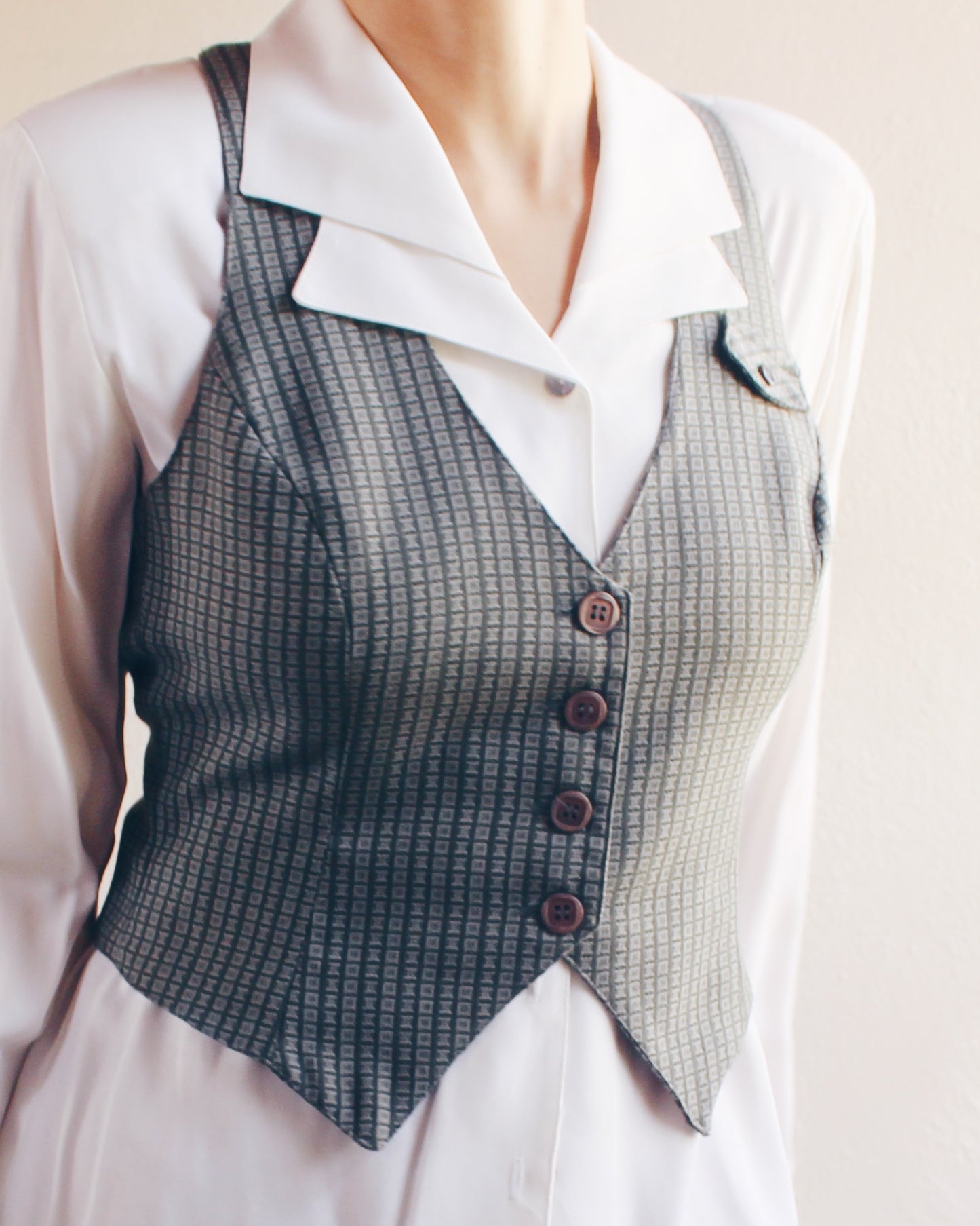 Vintage 80s Ivory Double‑Collar Blouse – Minimalist Business Casual Top for Women