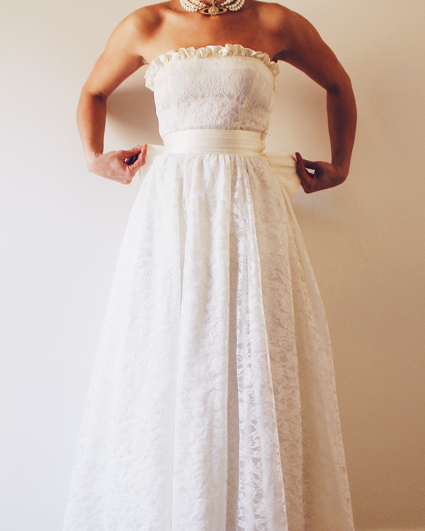 Vintage Gunne Sax Ivory Lace Sleeveless Dress – Bow‑Waist Coquette Statement Piece, Bridal Ready
