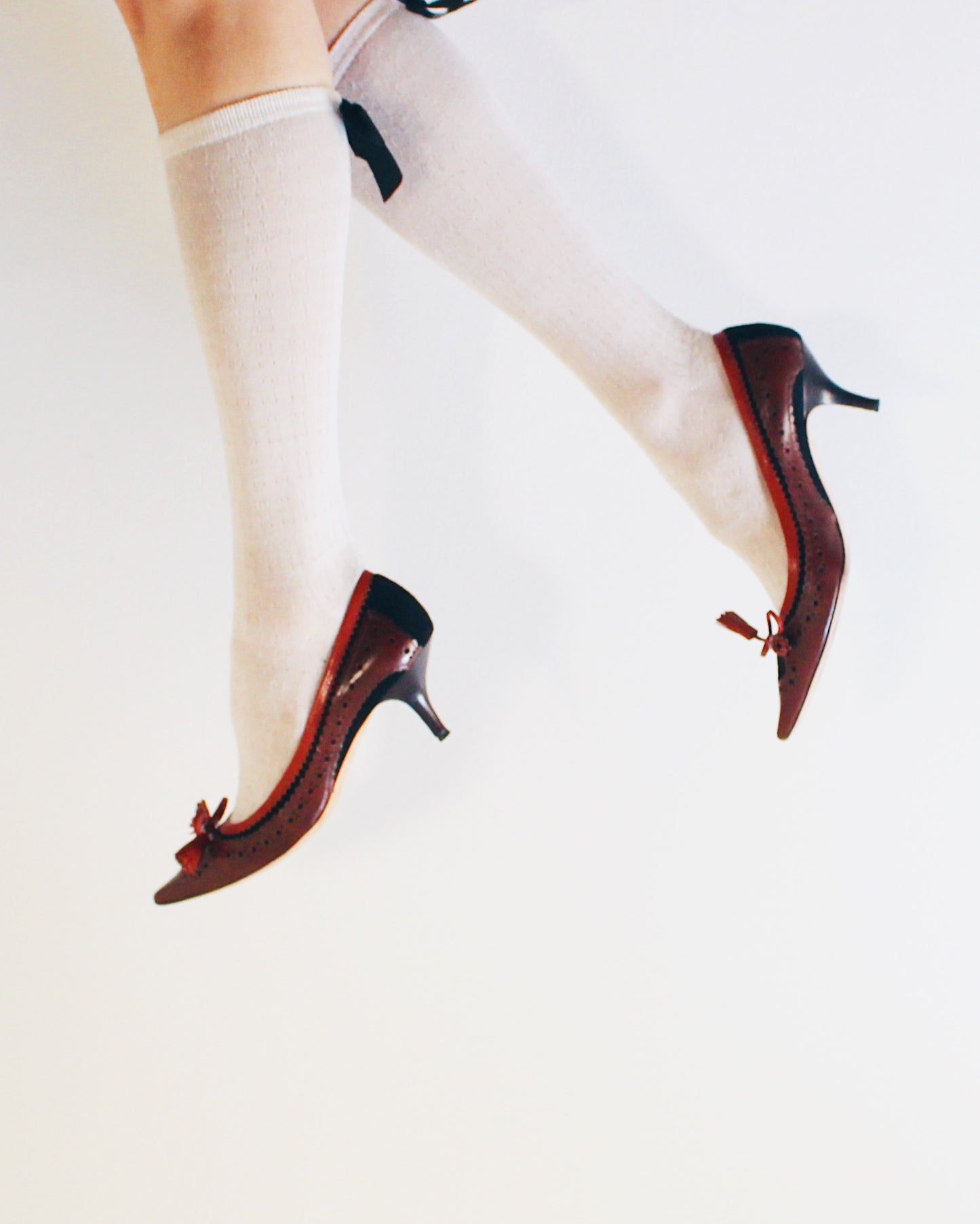 Vintage Bettye Muller Brown and Tan Leather Pointed‑Toe Kitten Heels – Academic Bookish Office Chic