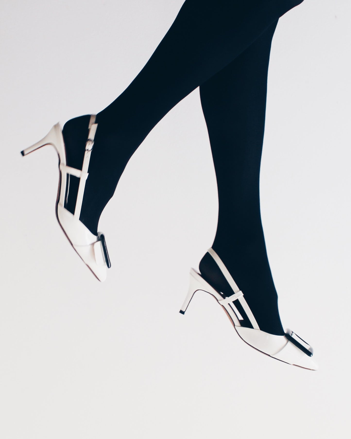Pointed toe white kitten heal with color block black buckle