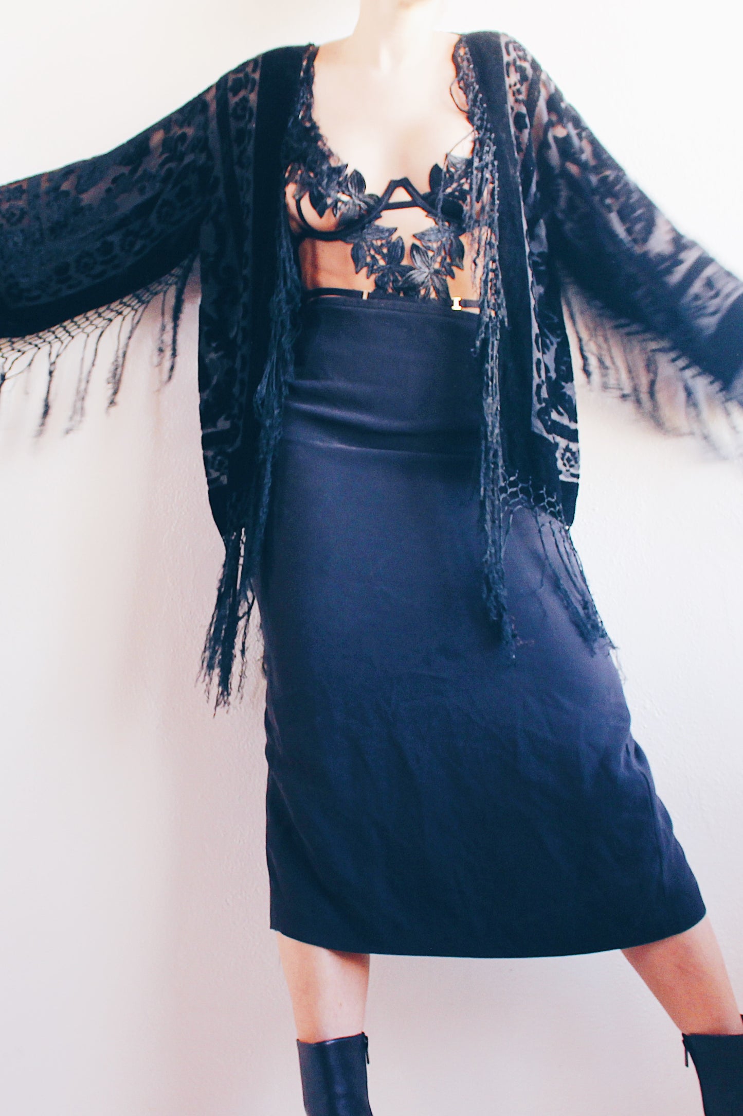 Enchanting Velvet Burnout Floral Kimono Duster: Witchy Whimsigoth Vibes with Tassels