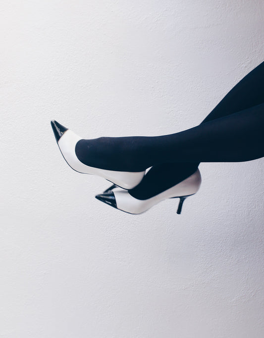 Retro Chic: Vintage Black Tip Kitten Heels -Chanel style Noir pumps