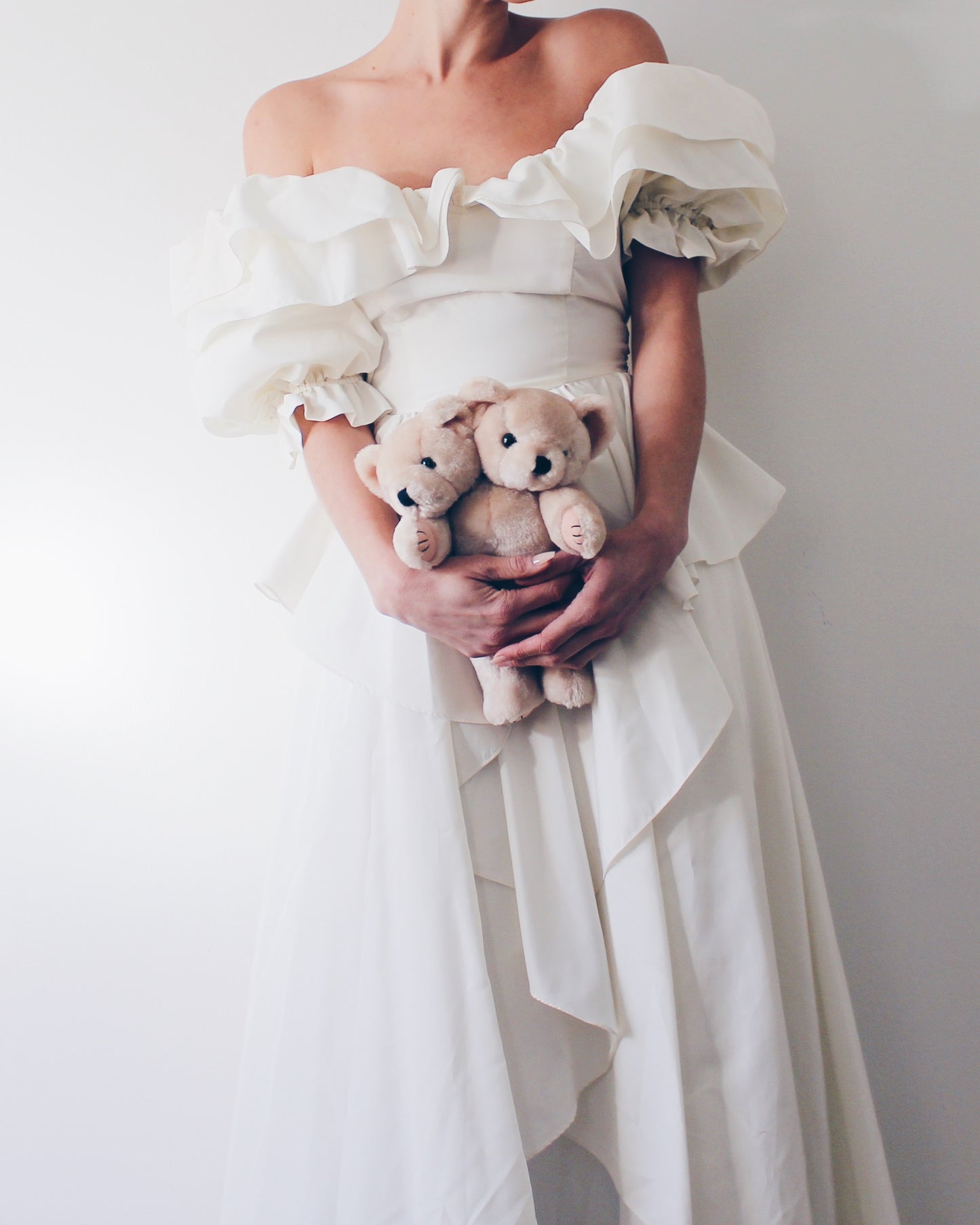 Vintage 1980s Wedding Dress – Puff Sleeve Off Shoulder Gown with Bow Back