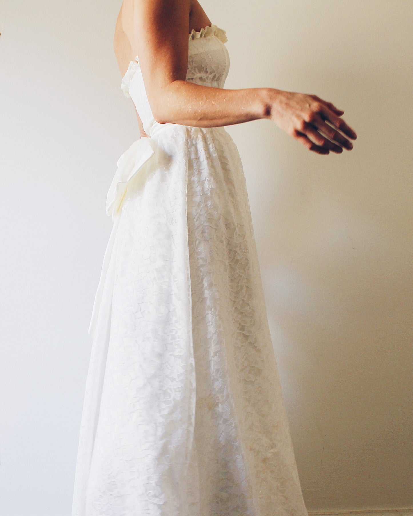 Vintage Gunne Sax Ivory Lace Sleeveless Dress – Bow‑Waist Coquette Statement Piece, Bridal Ready