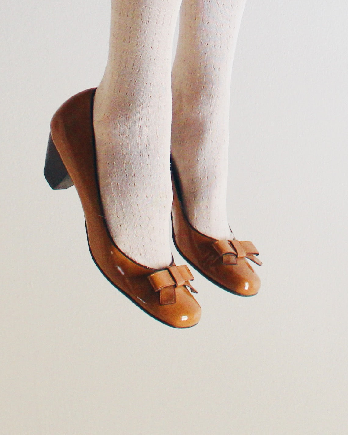 Vintage Franco Sarto Tan Leather Kitten Heels — 90s Bow Detail • Scholarly Coquette Pumps