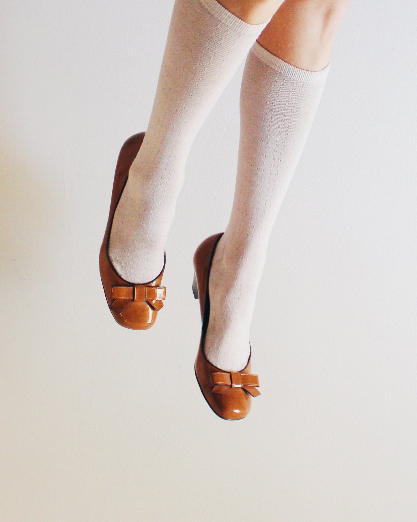 Vintage Franco Sarto Tan Leather Kitten Heels — 90s Bow Detail • Scholarly Coquette Pumps