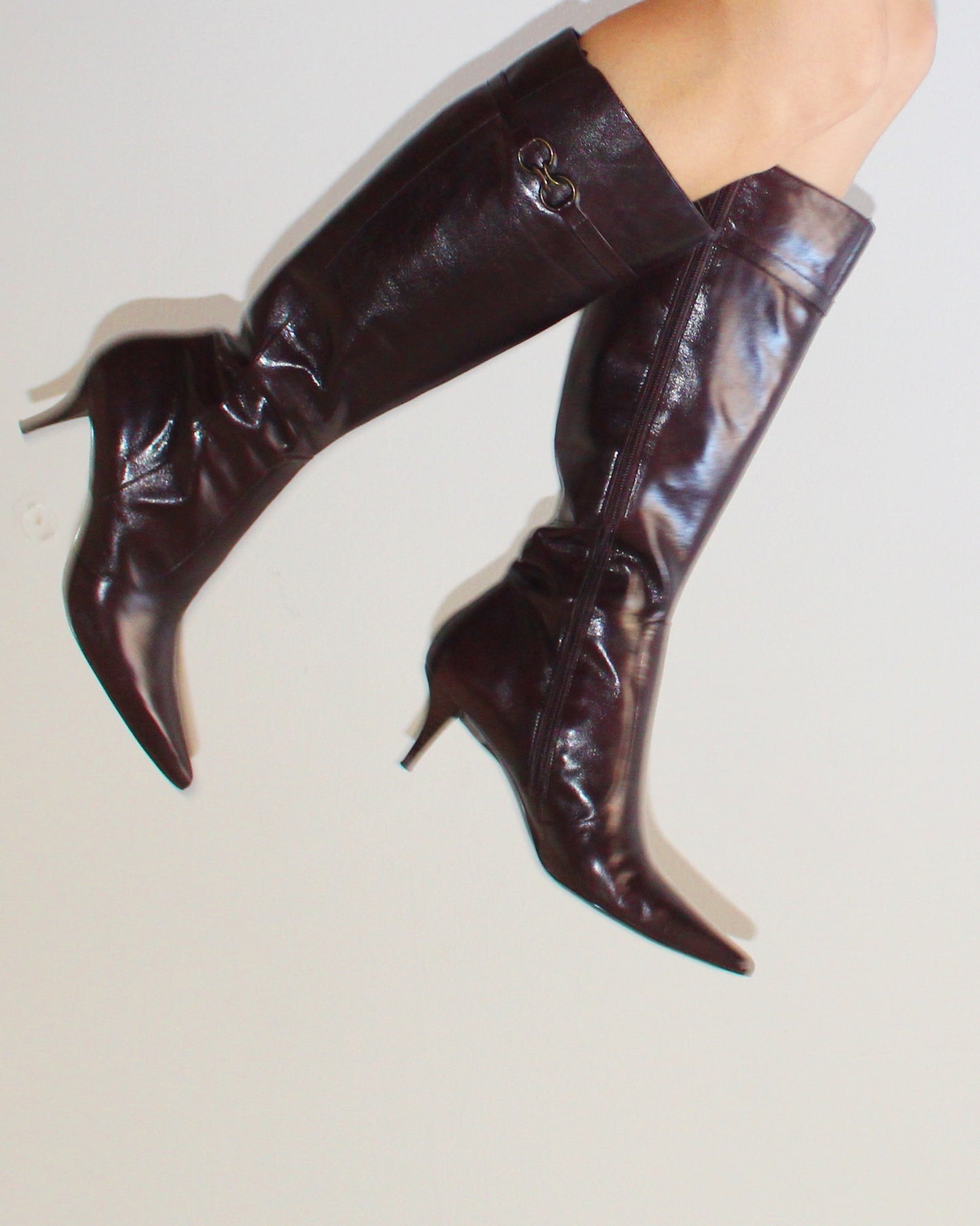 Vintage Bandolino Brown Leather Kitten Heel Boots – Y2K Pointed Toe Calf Boots, Sleek Minimalist Fall/Winter Footwear