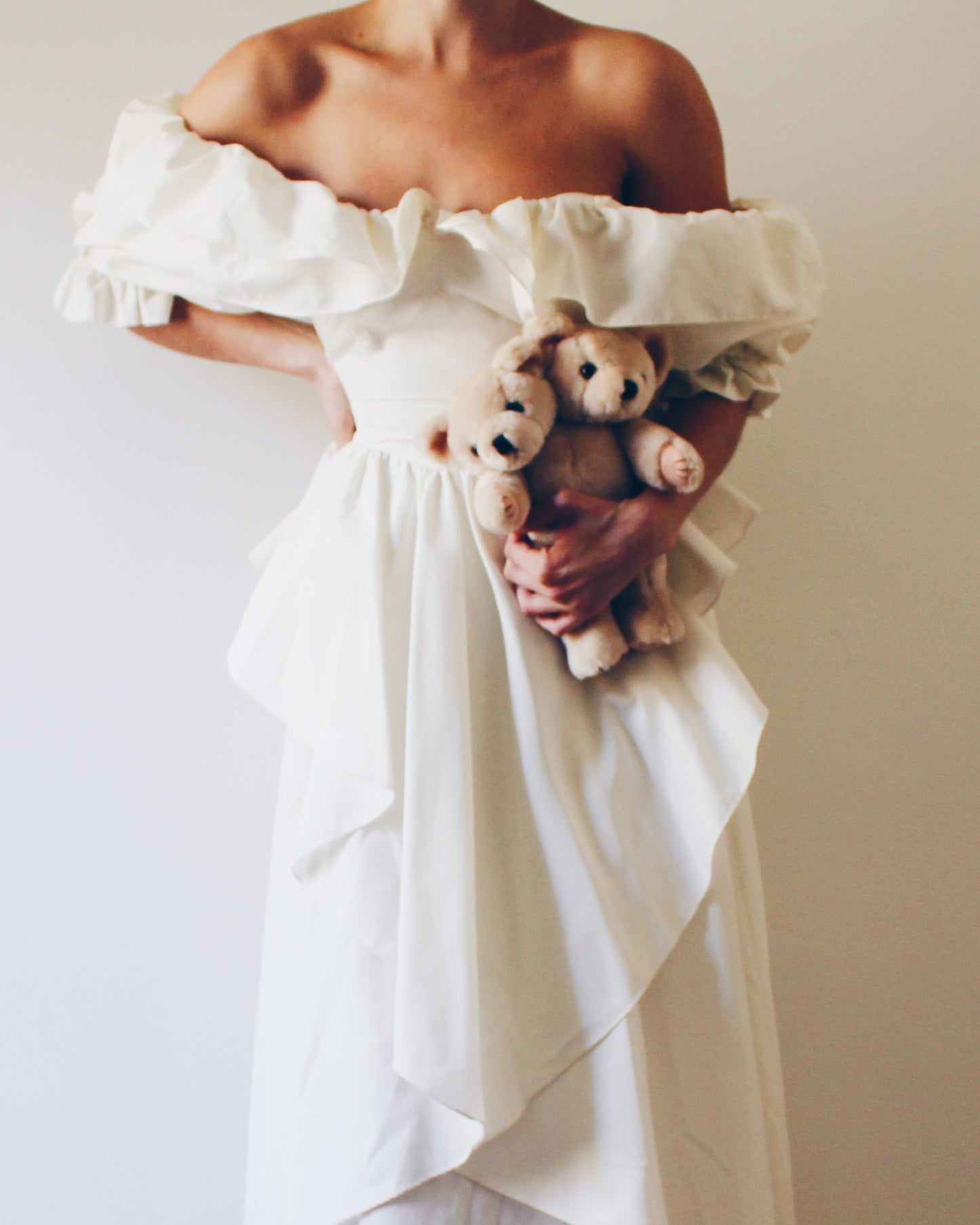 Vintage 1980s Wedding Dress – Puff Sleeve Off Shoulder Gown with Bow Back