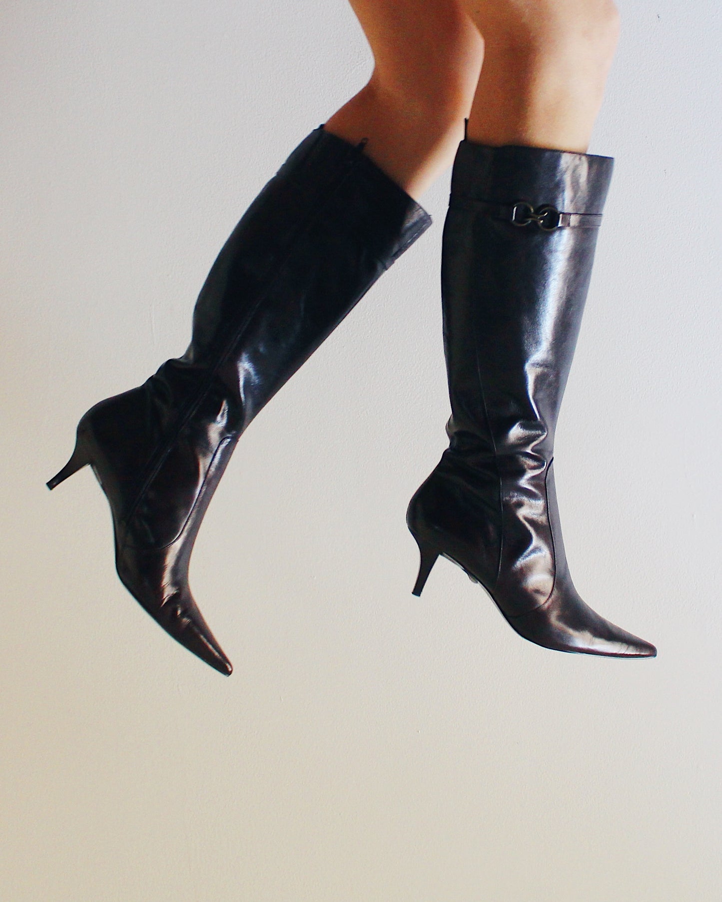 Vintage Bandolino Brown Leather Kitten Heel Boots – Y2K Pointed Toe Calf Boots, Sleek Minimalist Fall/Winter Footwear