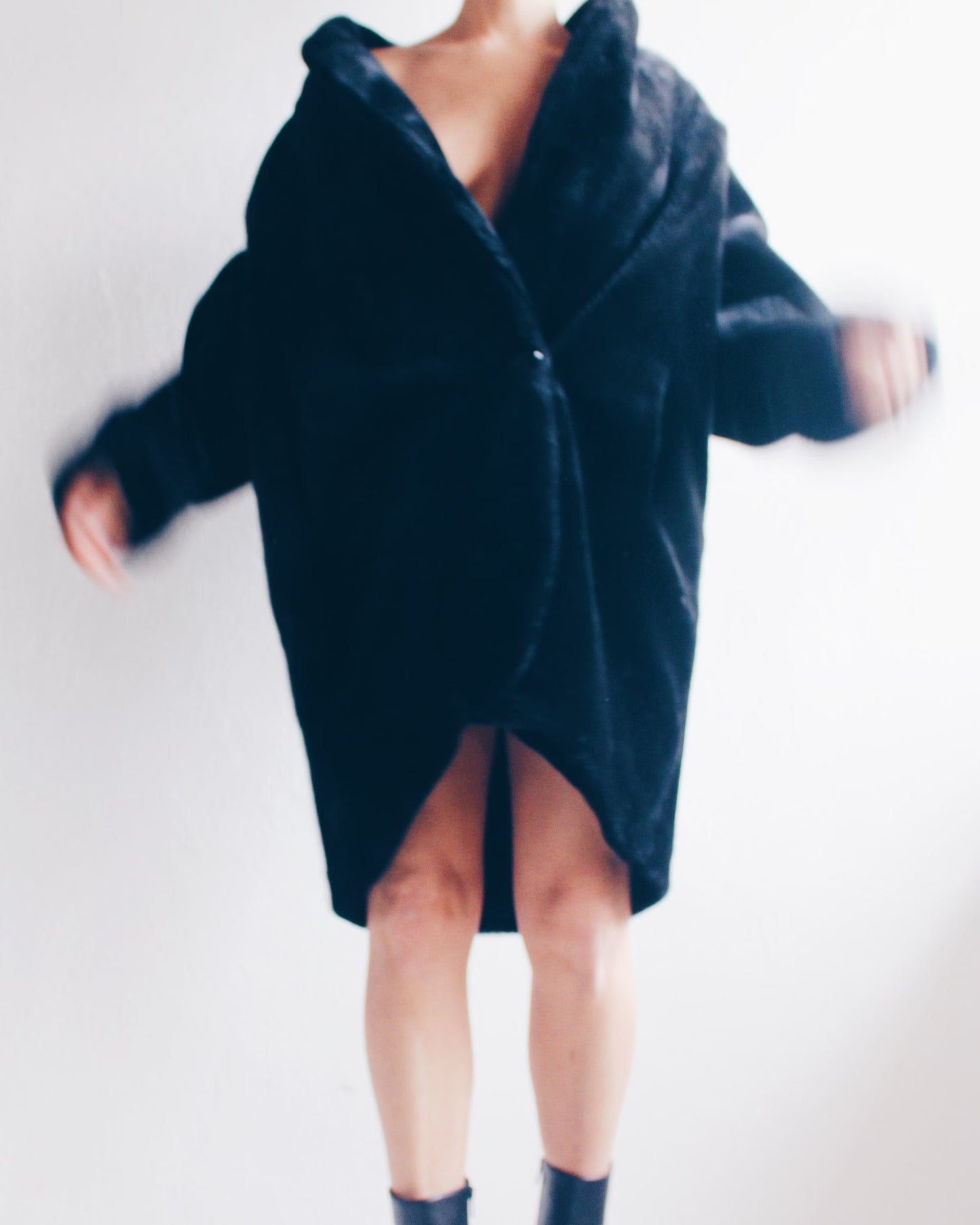 Vintage Glamour Redux: Black Faux Fur Coat for Your Retro-Chic Adventures