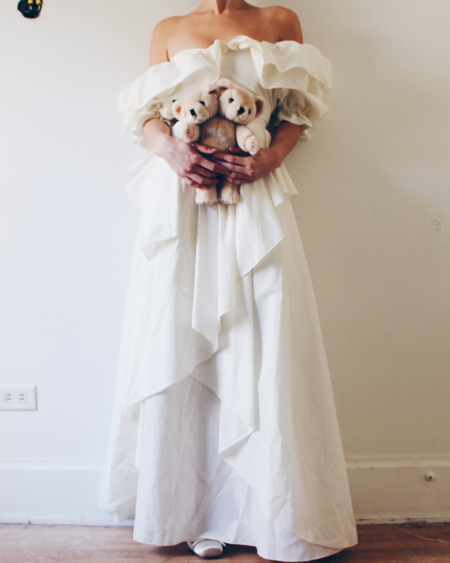 Vintage 1980s Wedding Dress – Puff Sleeve Off Shoulder Gown with Bow Back