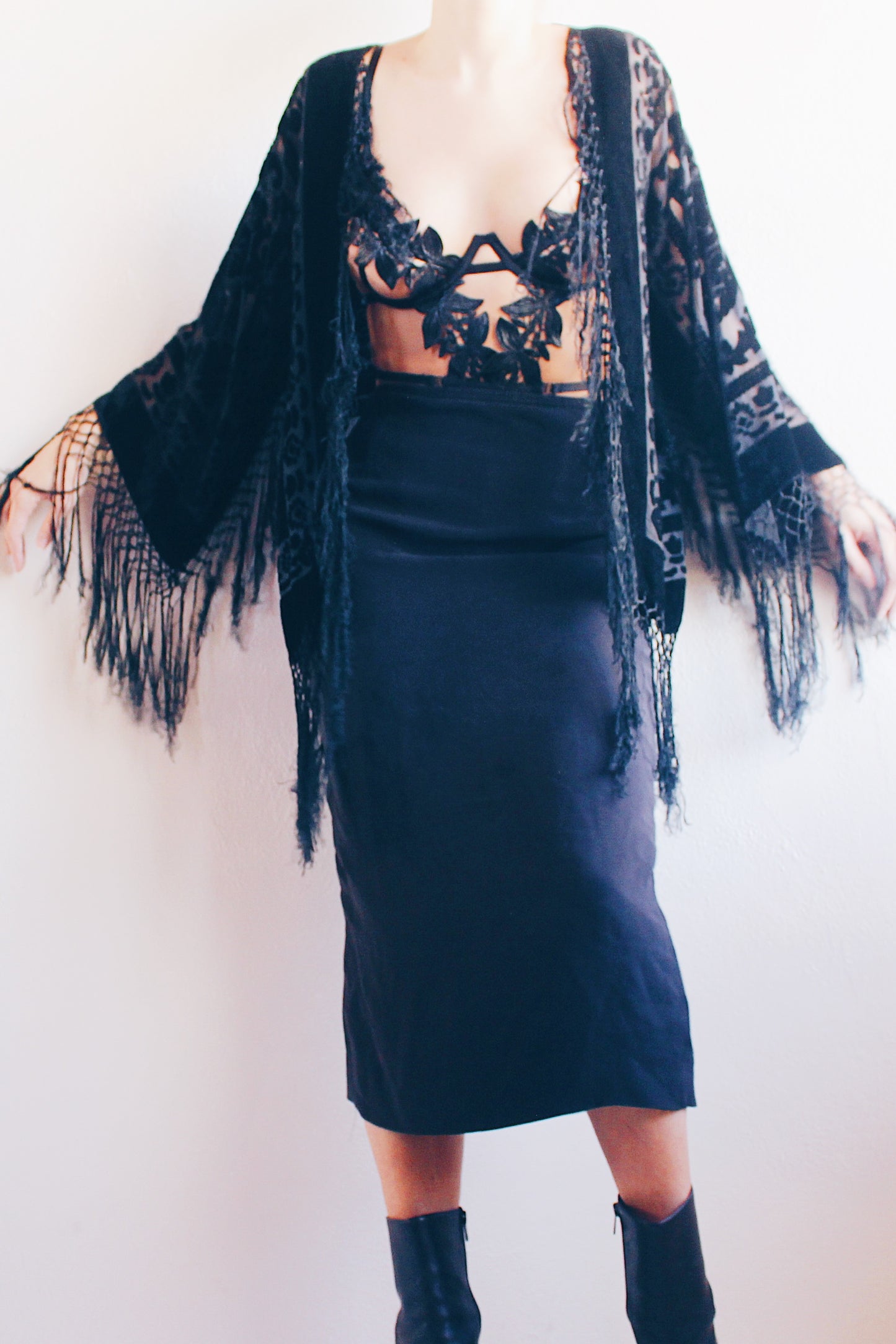 Enchanting Velvet Burnout Floral Kimono Duster: Witchy Whimsigoth Vibes with Tassels