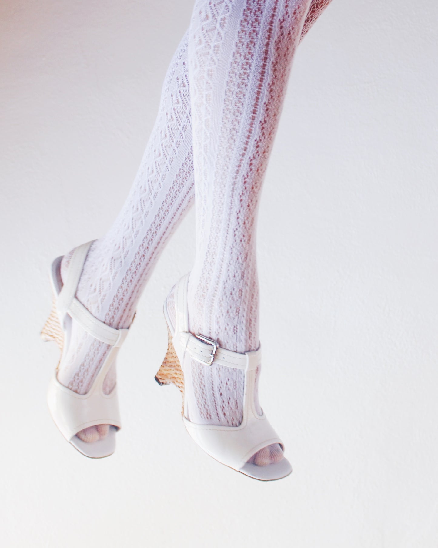 Vintage Y2K Franco Sarto White Leather Sandal Pumps with Woven Straw Heel – Chic Summer Heels