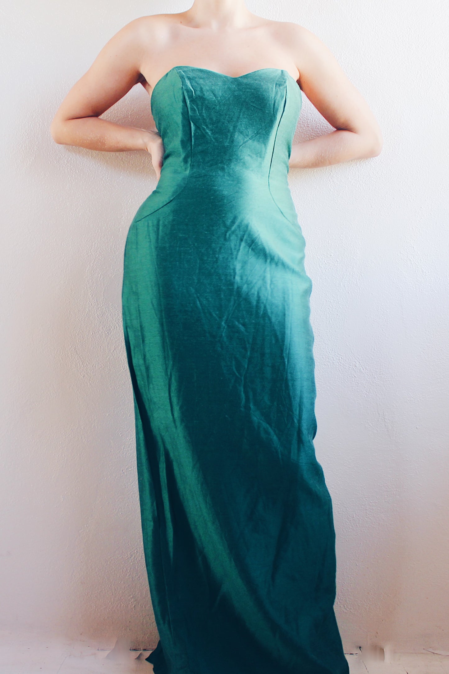 Vintage Formal Elegance: 80s Emerald Formal Dress with Sweetheart Neckline