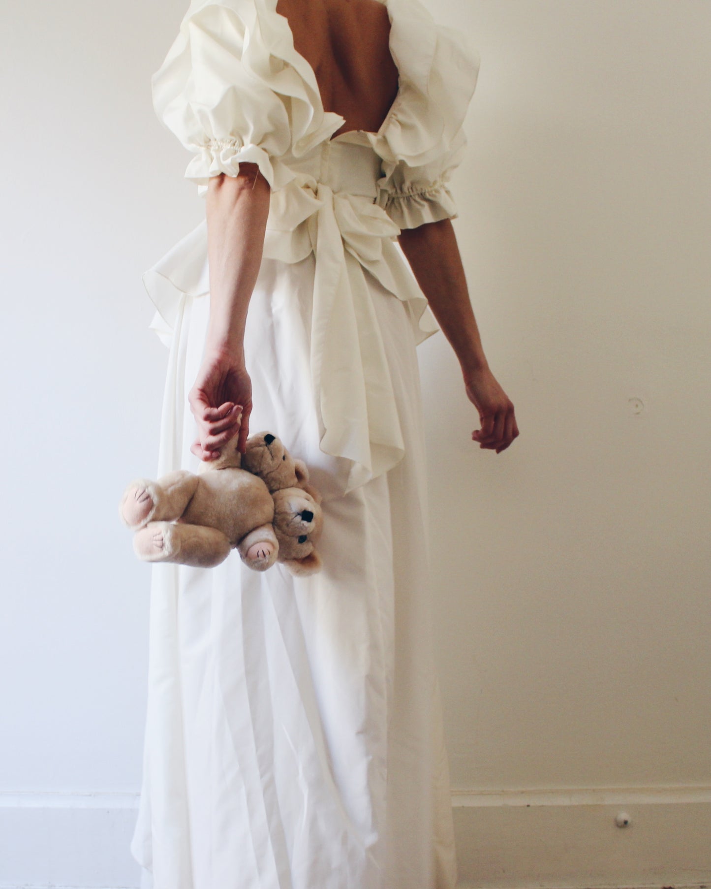 Vintage 1980s Wedding Dress – Puff Sleeve Off Shoulder Gown with Bow Back