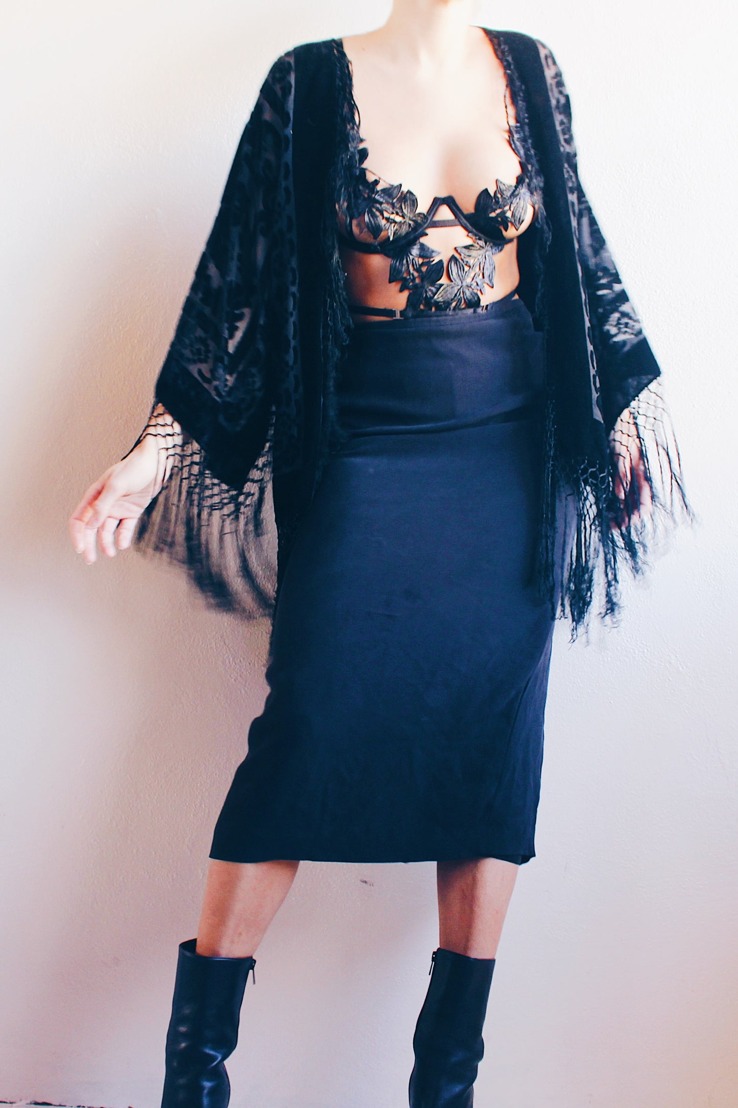 Enchanting Velvet Burnout Floral Kimono Duster: Witchy Whimsigoth Vibes with Tassels