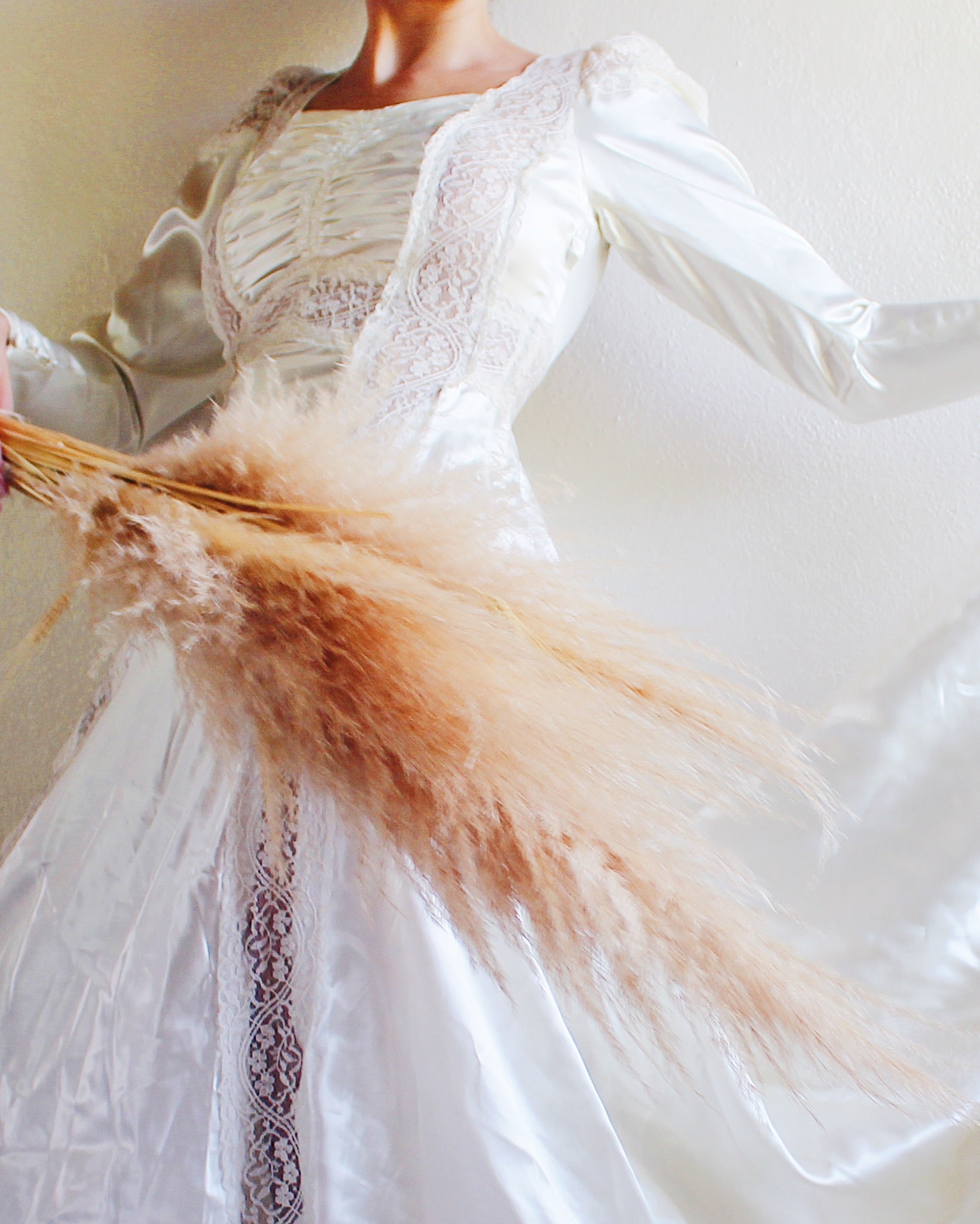 wedding dress 1940s vintage Ivory with Long Train Maggy London Women's Dresses Size Options:12M-24M (MAX BUST 20IN) waist flat 13.5 inches bows-ribbons color-pink