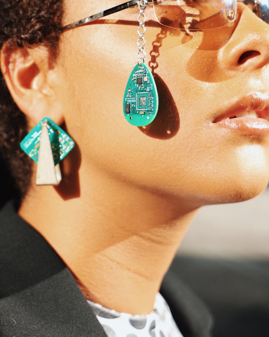 Y2K Matrix Cyberpunk Sunglasses - Vintage Rimless Shades with Teardrop Circuit Board Charm