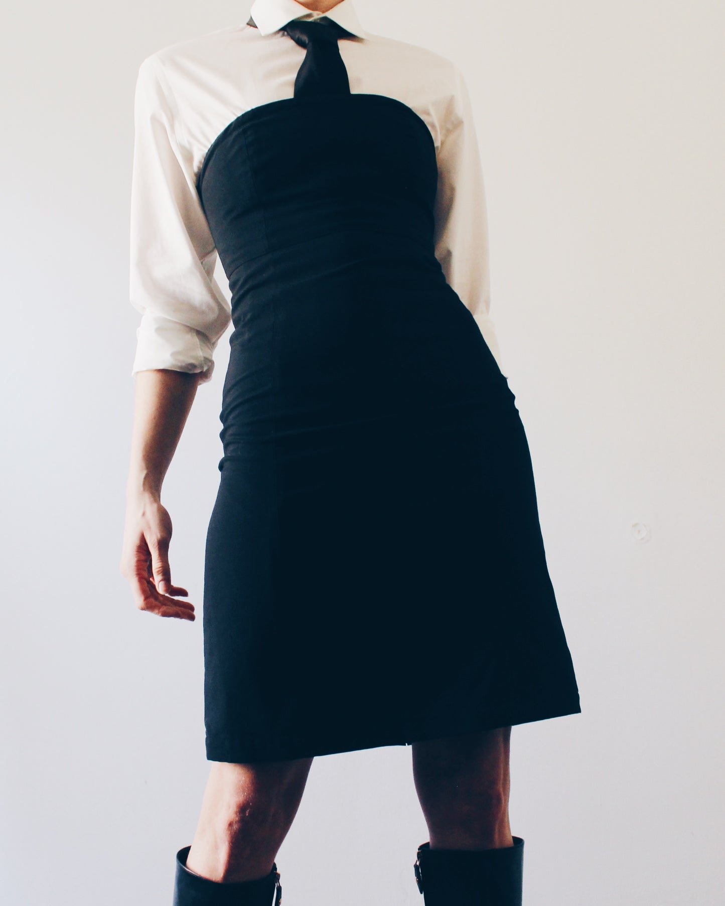 90s Chic Revival: Sleeveless Black Dress for Effortless Elegance / minimalist bodycon little black dress