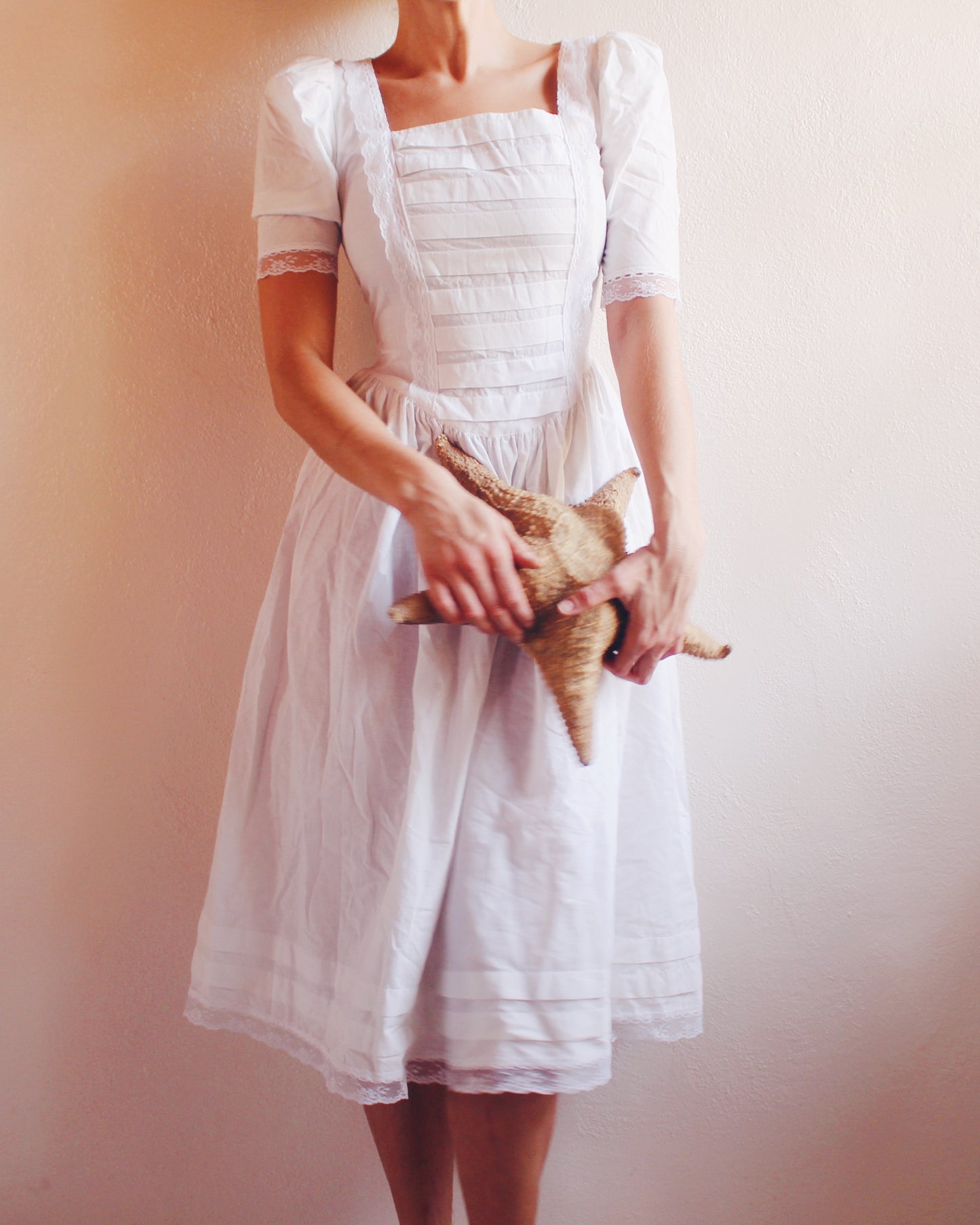 Vintage Gunne Sax White Cotton Prairie Dress with Nautical Flair and Lace Hem – Flattering Tailored Design