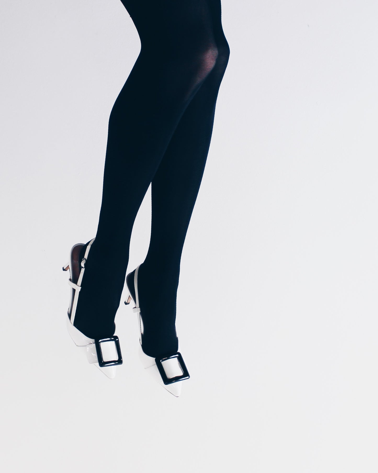 Pointed toe white kitten heal with color block black buckle