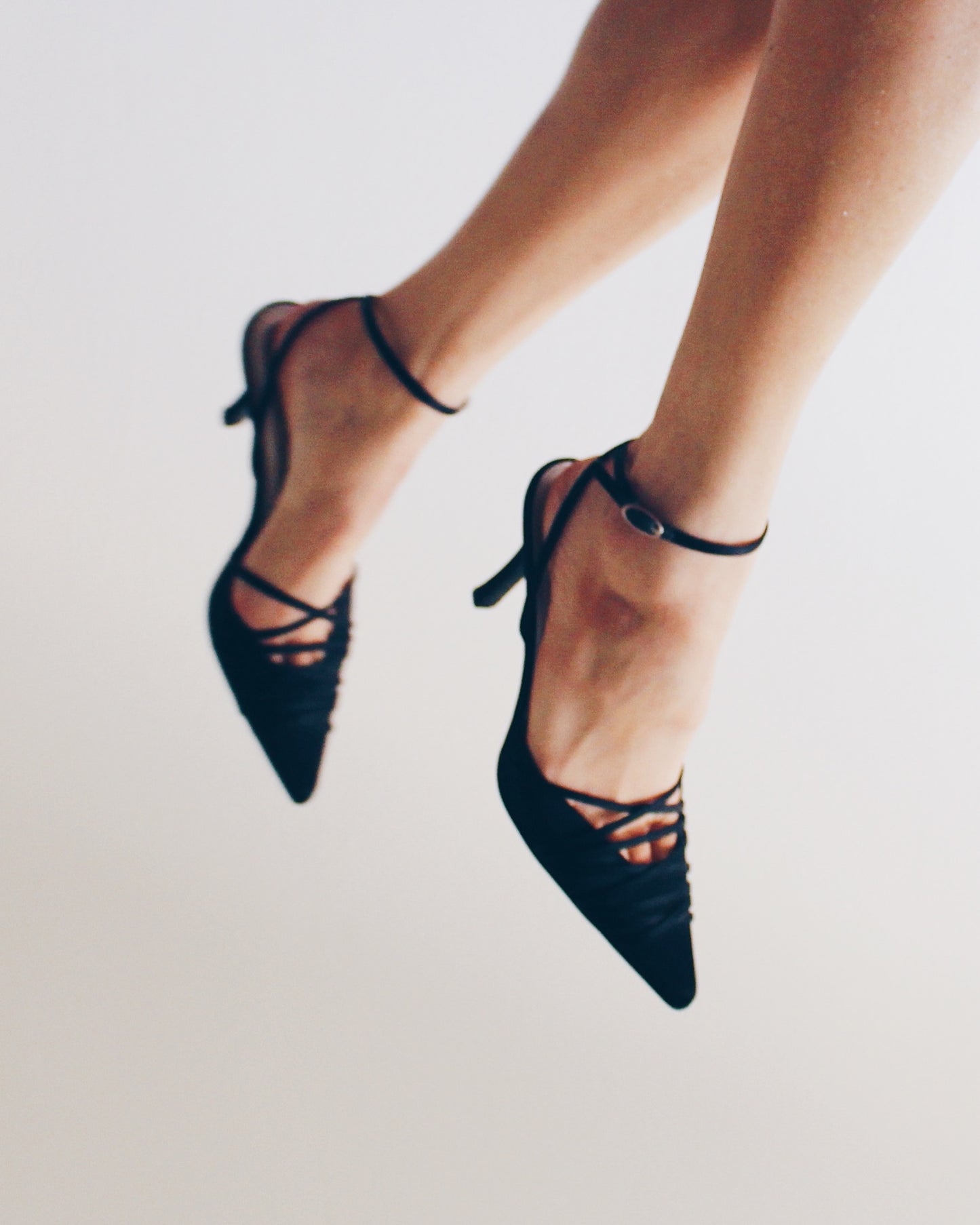 Black Pointed‑Toe Y2K Kitten Heels with Wrap Ankle Strap – Professional Formal Pumps for Office & Evening