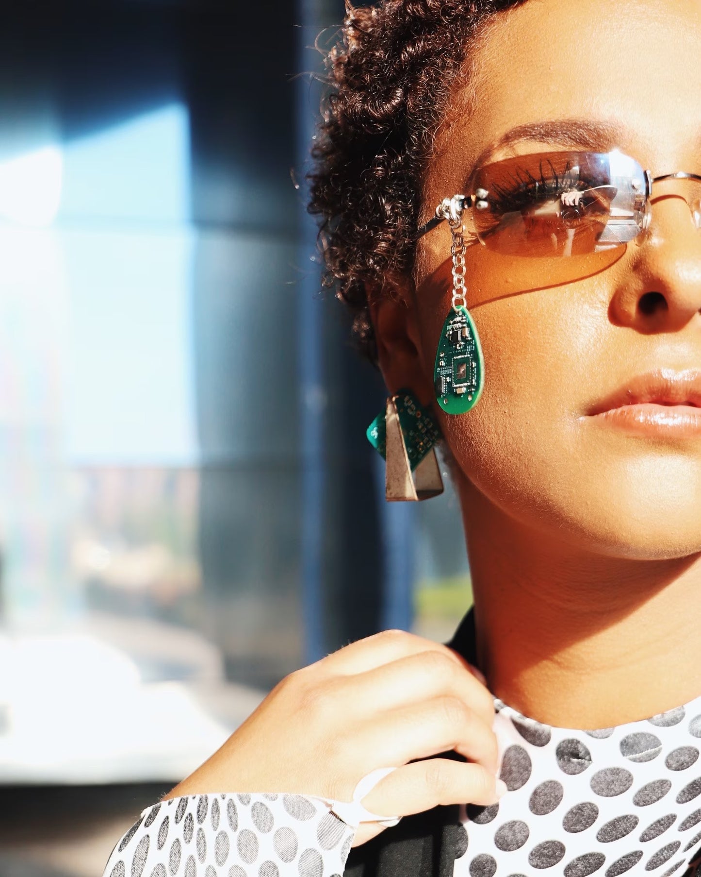 Y2K Matrix Cyberpunk Sunglasses - Vintage Rimless Shades with Teardrop Circuit Board Charm