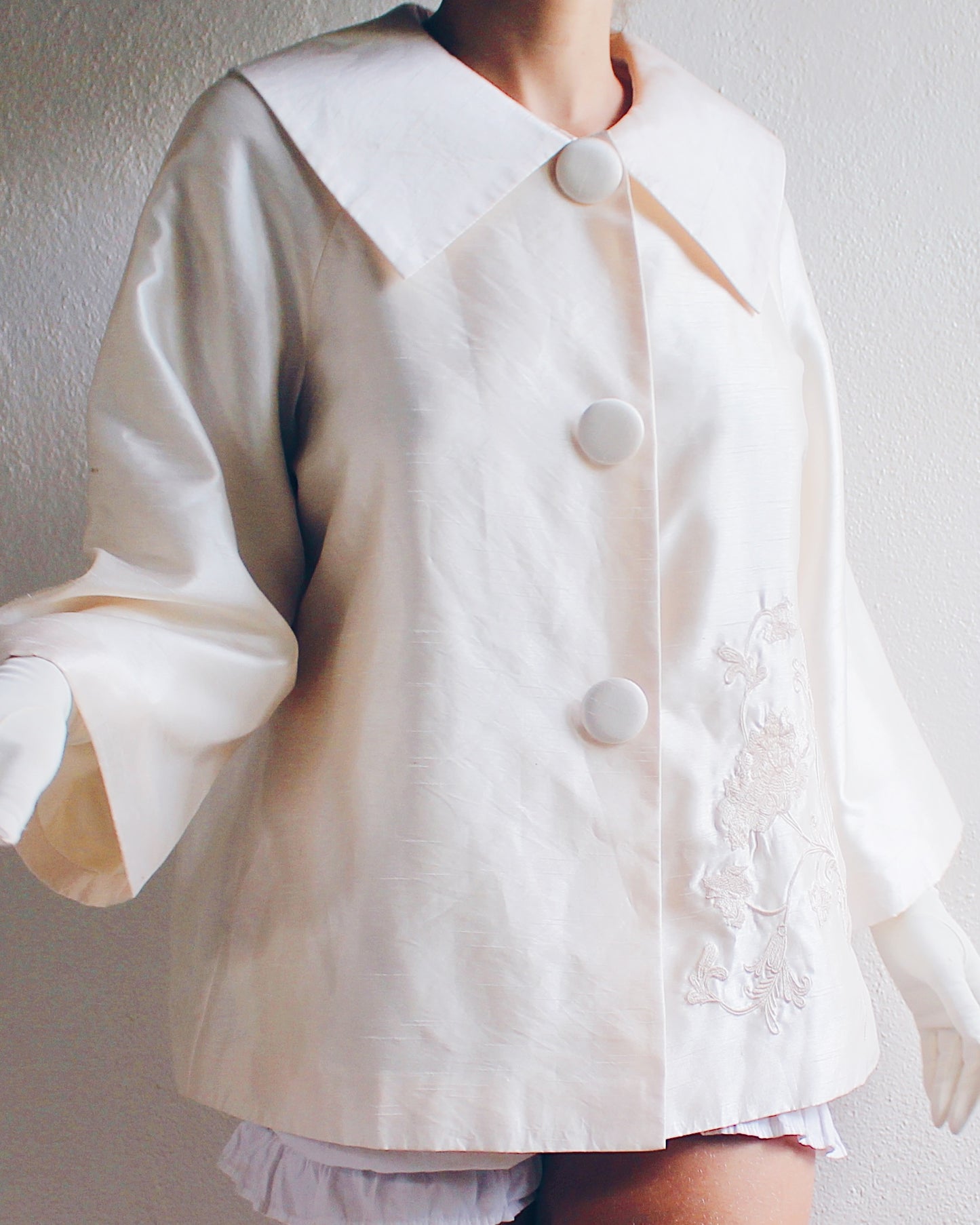 Vintage Cream Ornately Embroidered Button Up Coat - Wide Bracelet Sleeves & Puritan Collar | Chic Kawaii Style Statement Piece