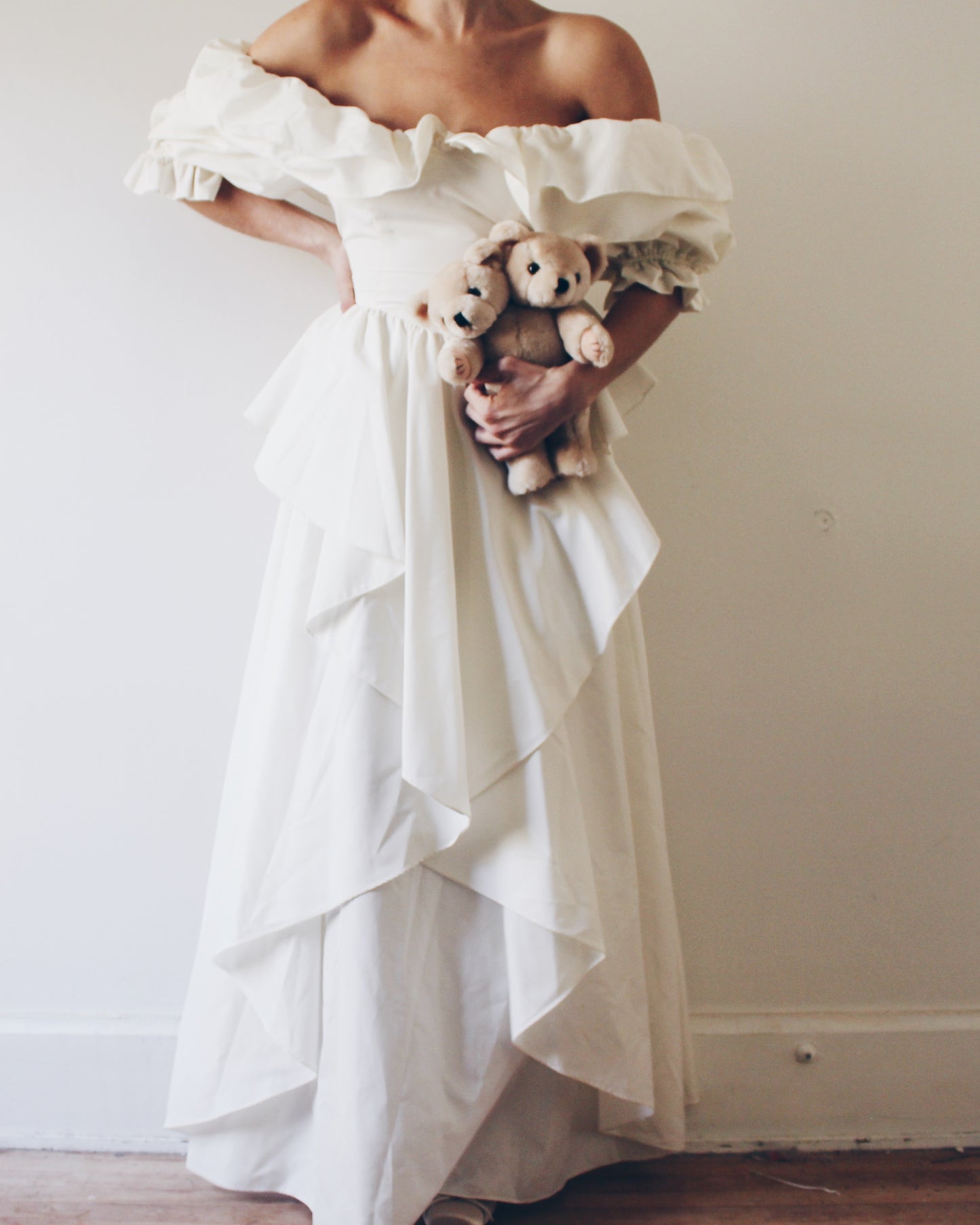 Vintage 1980s Wedding Dress – Puff Sleeve Off Shoulder Gown with Bow Back
