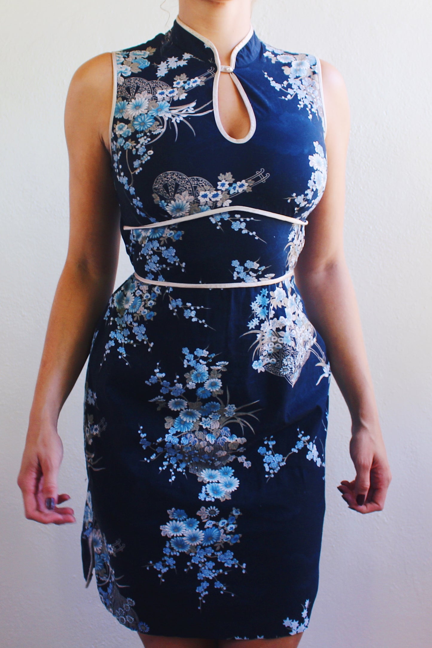 Get Your Grunge Glam On with Vintage '90s Sleeveless Cheongsam bust midi Dress