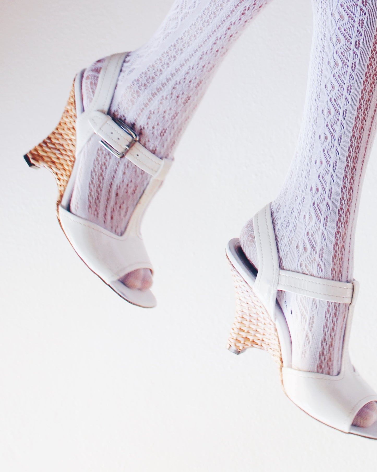Vintage Y2K Franco Sarto White Leather Sandal Pumps with Woven Straw Heel – Chic Summer Heels