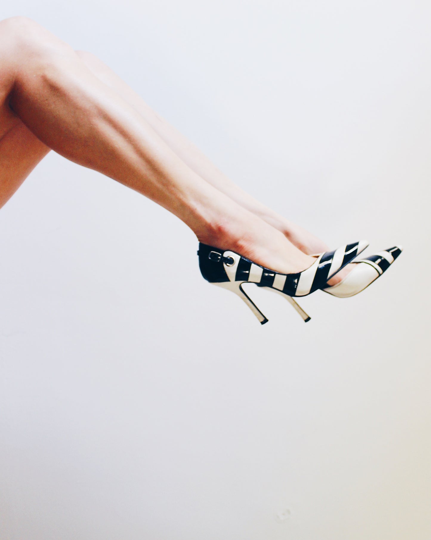 Vintage Y2K Black & White Striped Pointed‑Toe Stiletto Heels – 3″ Buckle Strap Statement Pumps