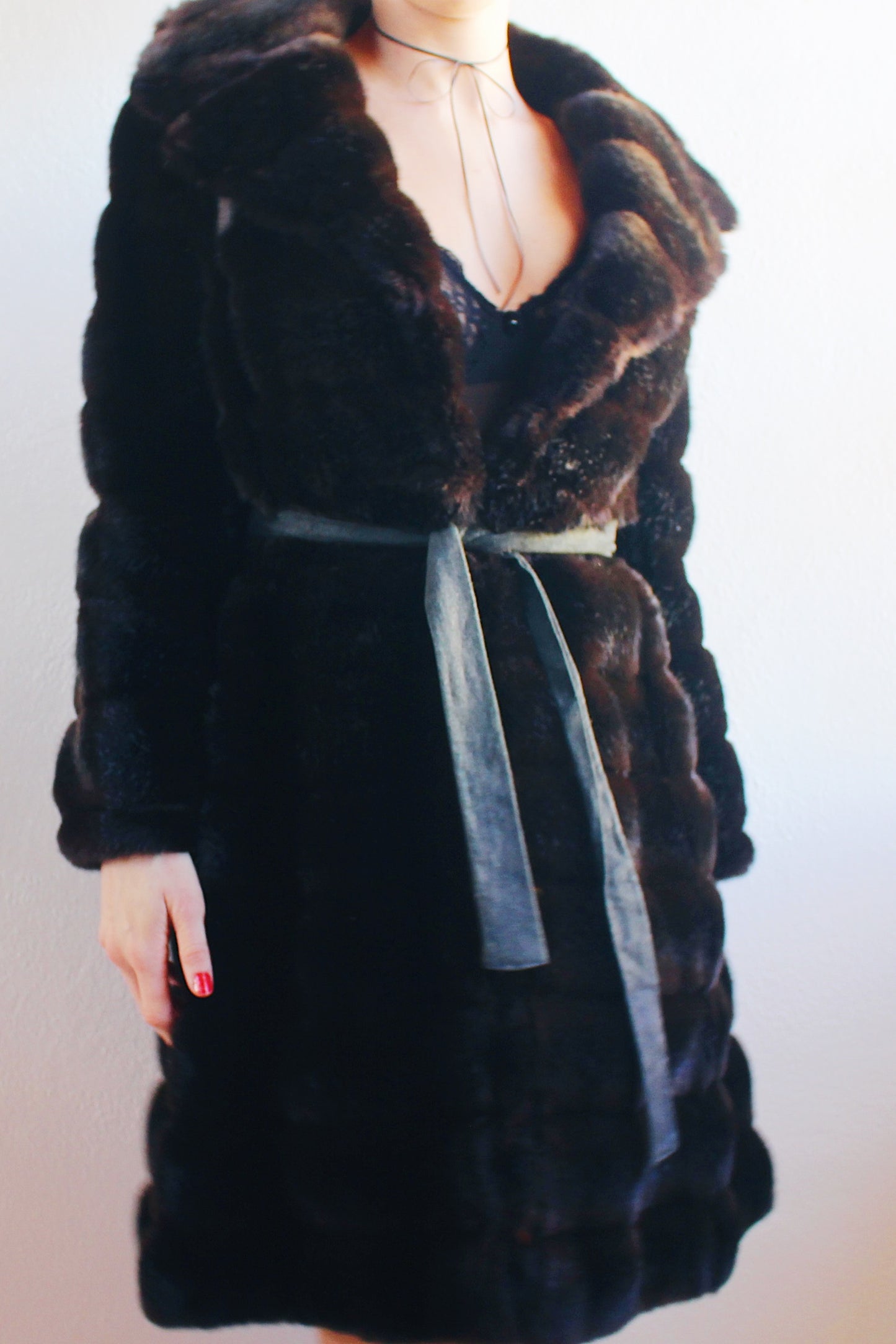 Slavic Bimbo in Aspen: Luxurious Brown Vintage Faux Fur Coat for Glamour Nights