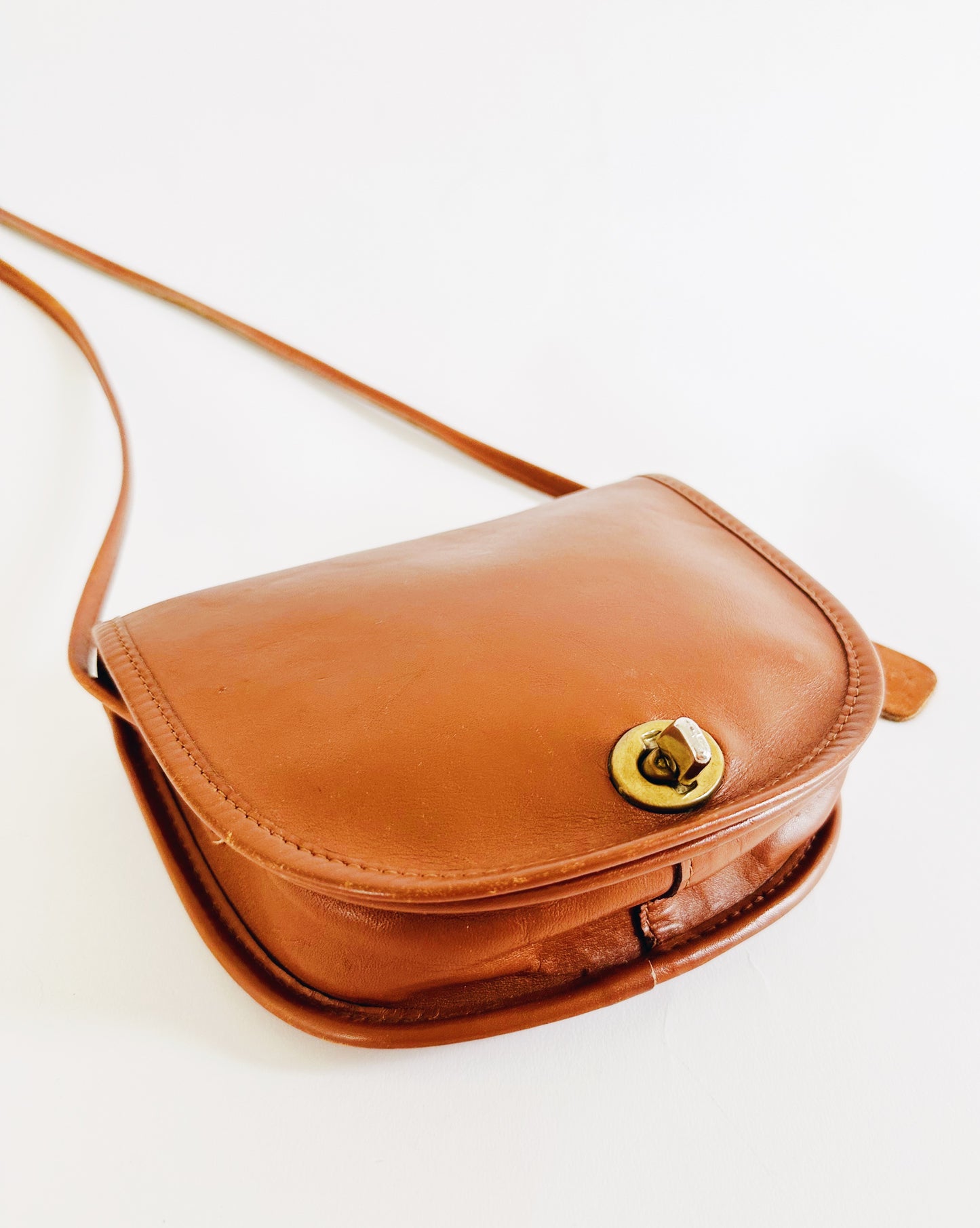 Vintage Coach Tan Patent Leather Crossbody – 90s Minimalist Chic Bag