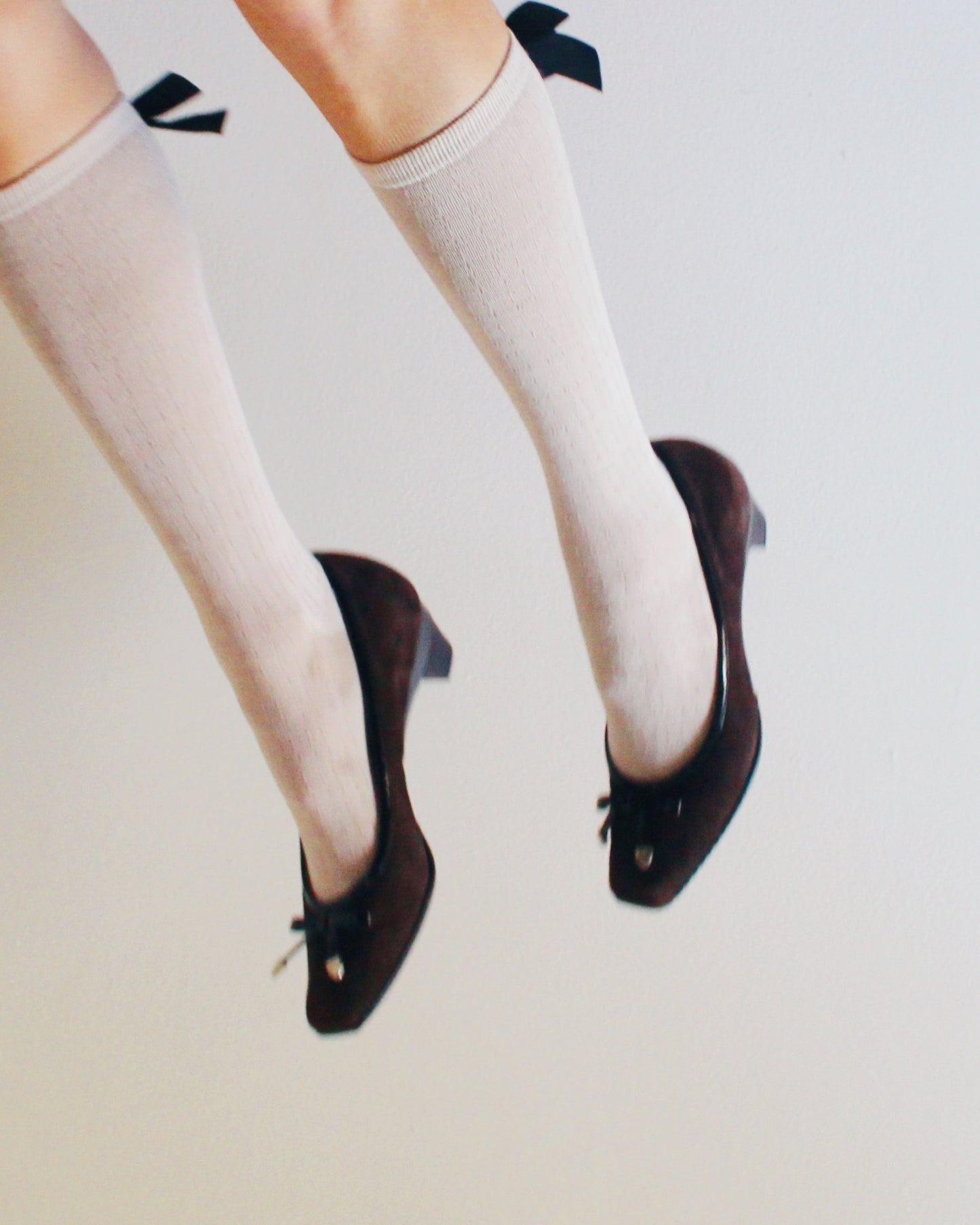 Vintage Sofft Brown Suede Kitten Heels – Y2K cute Bow Detail Scholarly Coquette Pumps