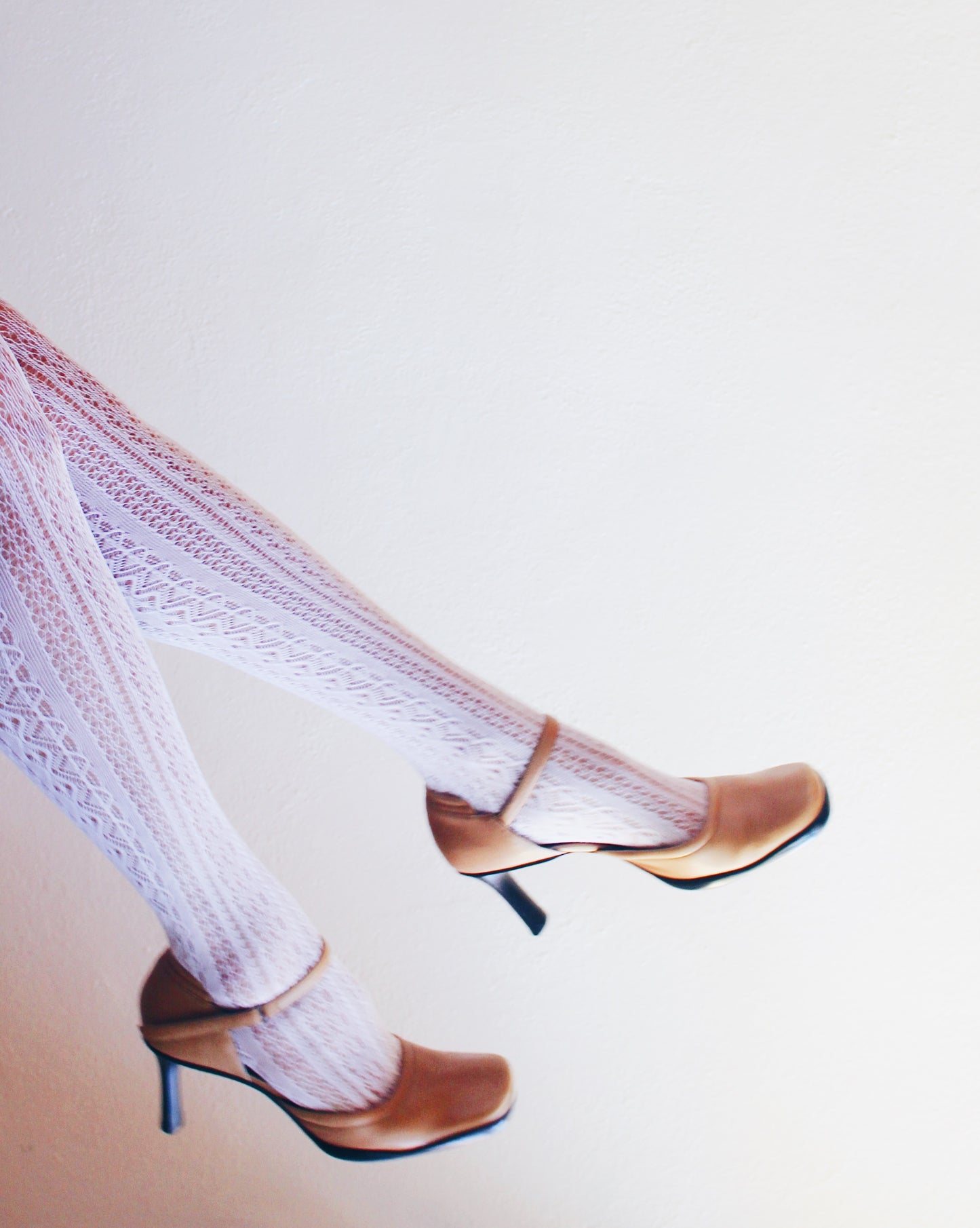 Vintage 1990s Elegant Tan Leather Ankle Strap Heels – Round Toe Classic Academic Style